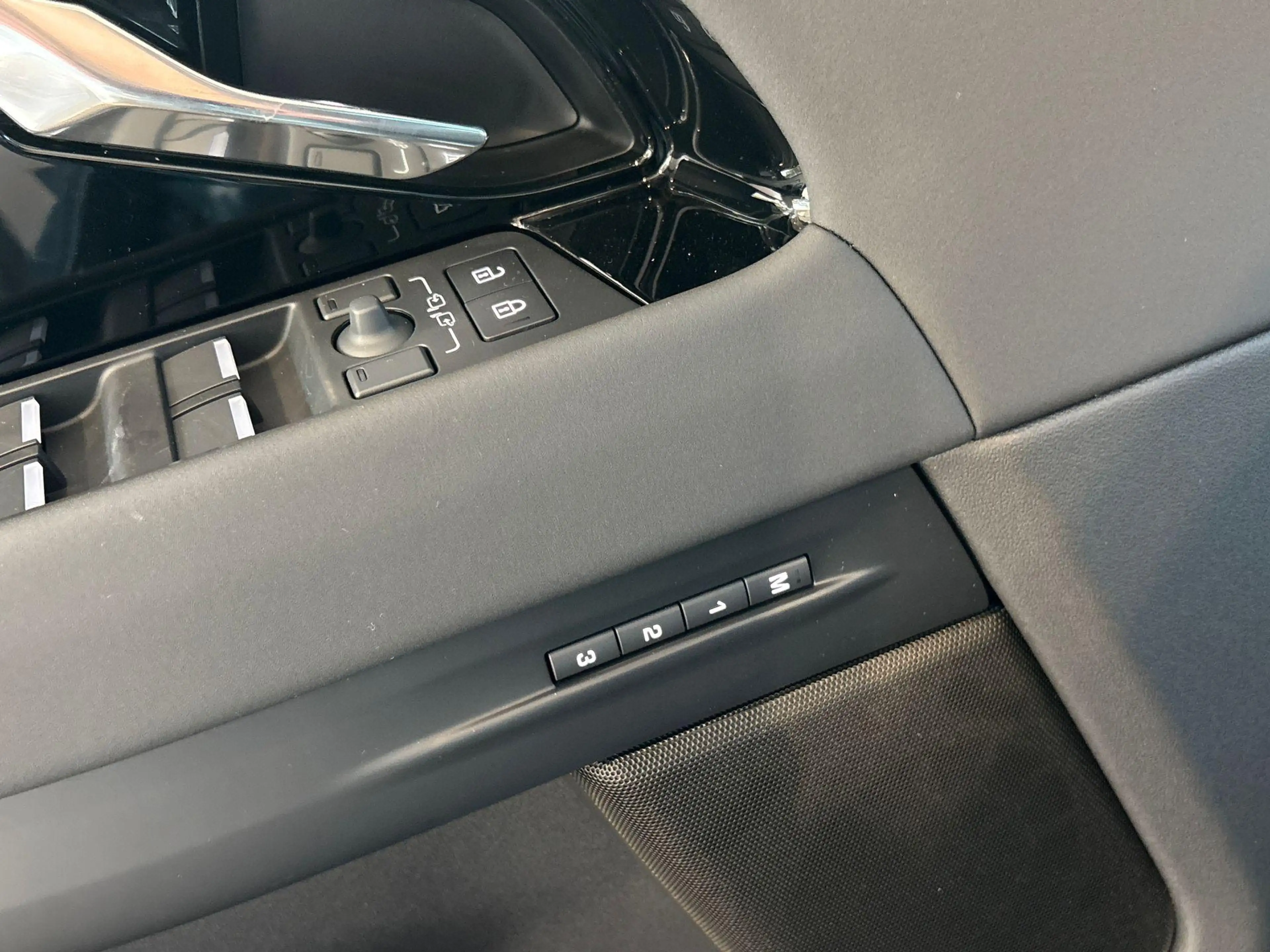 Land Rover Range Rover Evoque P270e AWD DYNAMIC SE -PANO.DAK|20"LM|BLACK PACK|CO — photo 12