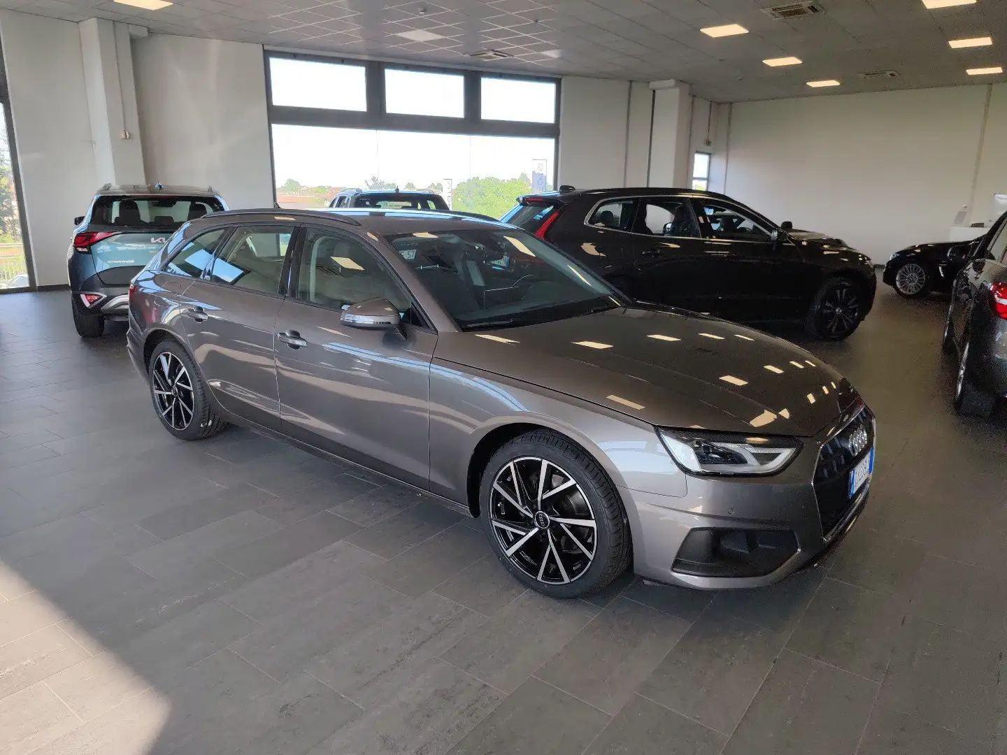 Audi A4 Avant 35 TFSI S tronic Bus.Advanced MHEV Fari LED Grey - 2