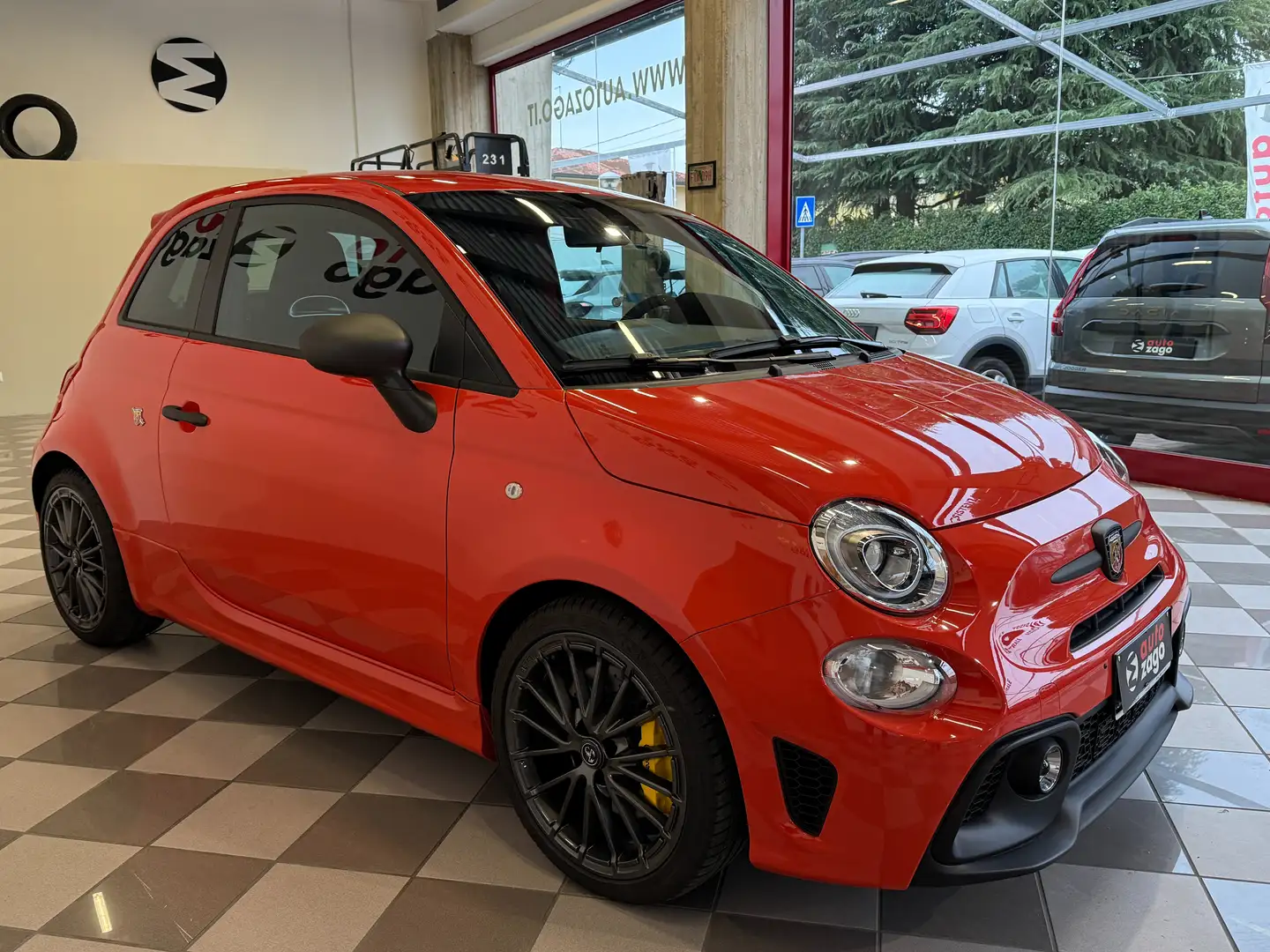 Abarth 695 1.4 T-Jet Competizione 180cv Oranžová - 2
