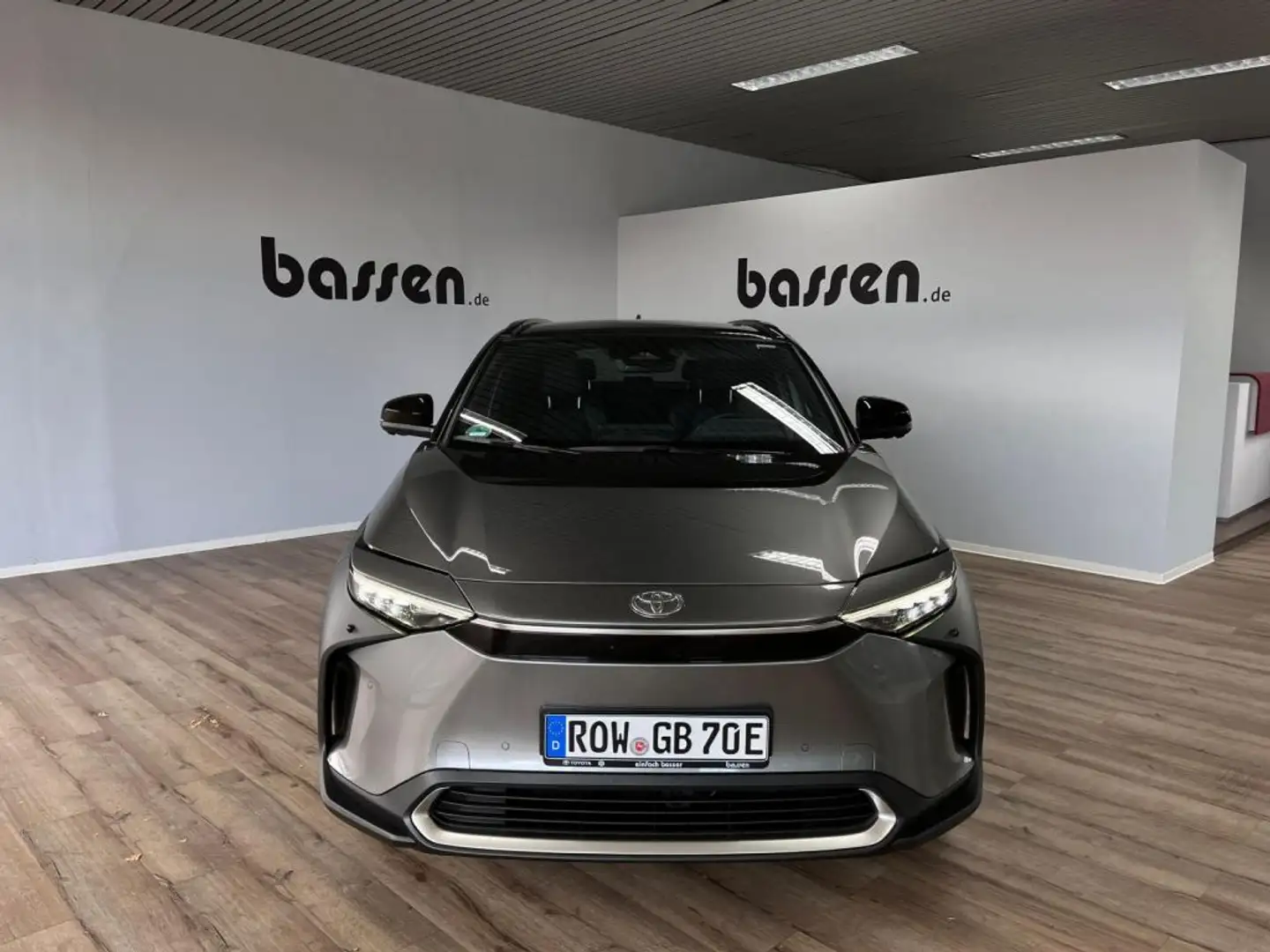 Toyota bZ4X X-MODE Comfort- und Technik-Paket, Panorama-Glasda Zilver - 1