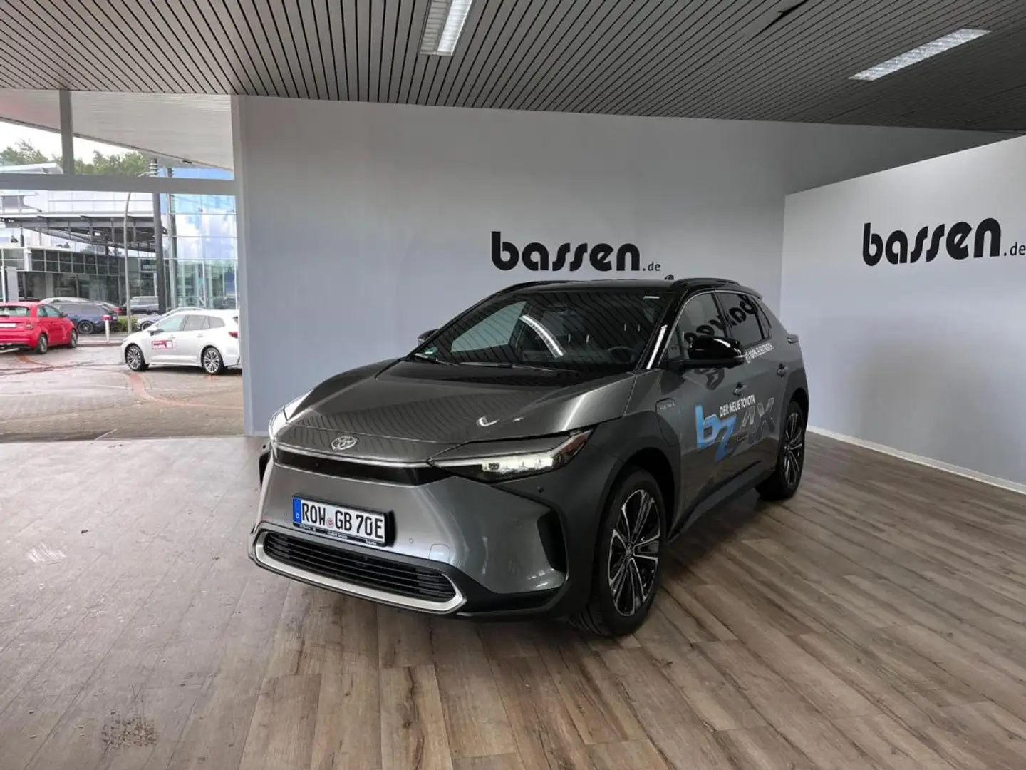 Toyota bZ4X X-MODE Comfort- und Technik-Paket, Panorama-Glasda Zilver - 2