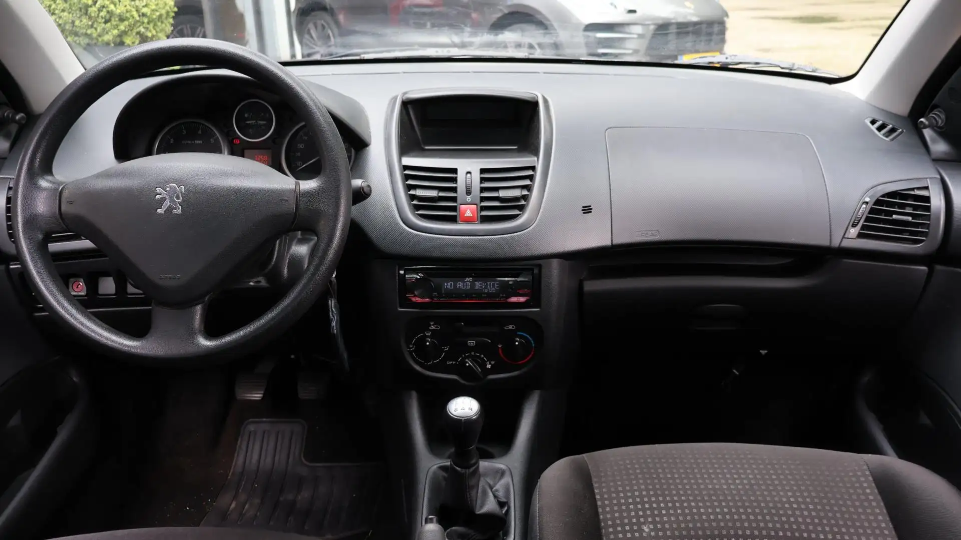 Peugeot 206 + 1.1 XR|Trekhaak|Bluetooth|APK Grijs - 2