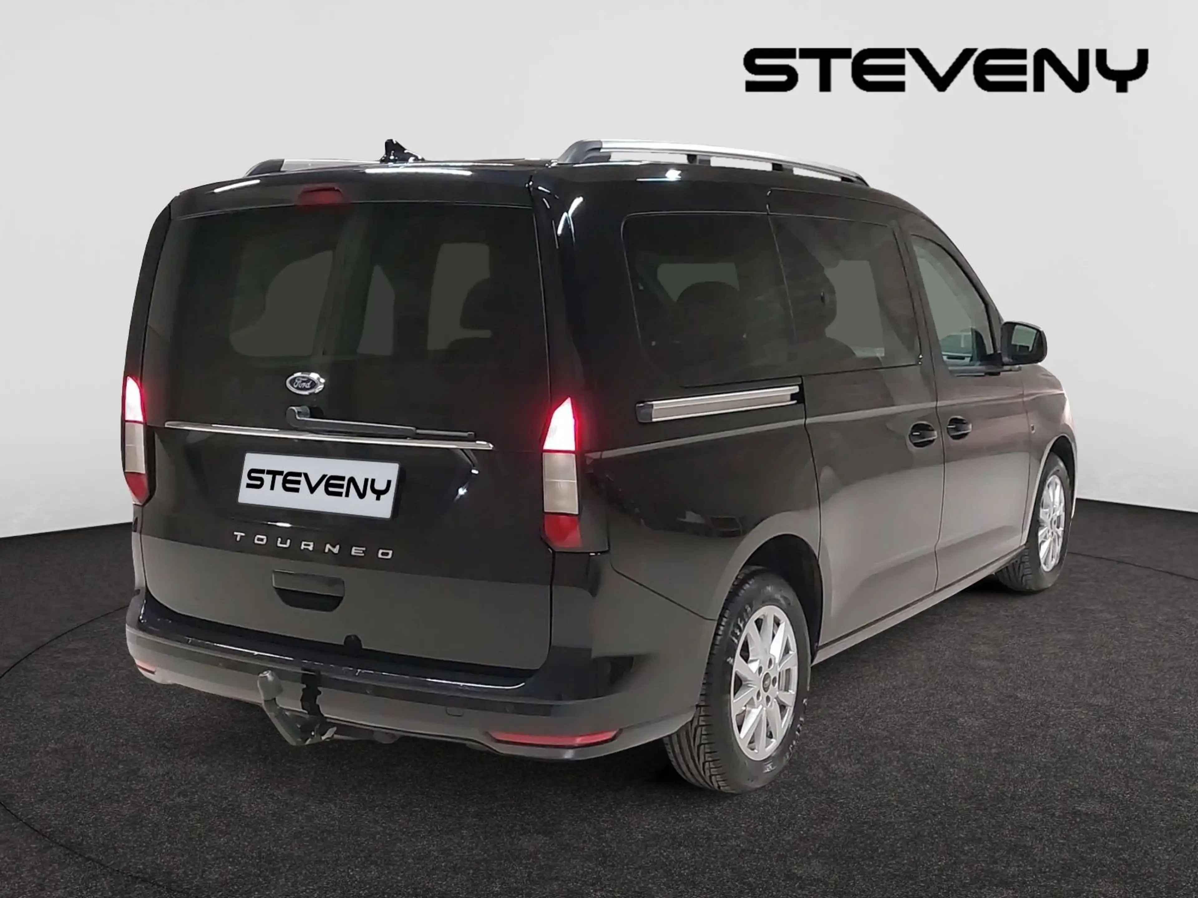 Ford Tourneo Connect 2.0 Ecoblue Titanium Grand — photo 4