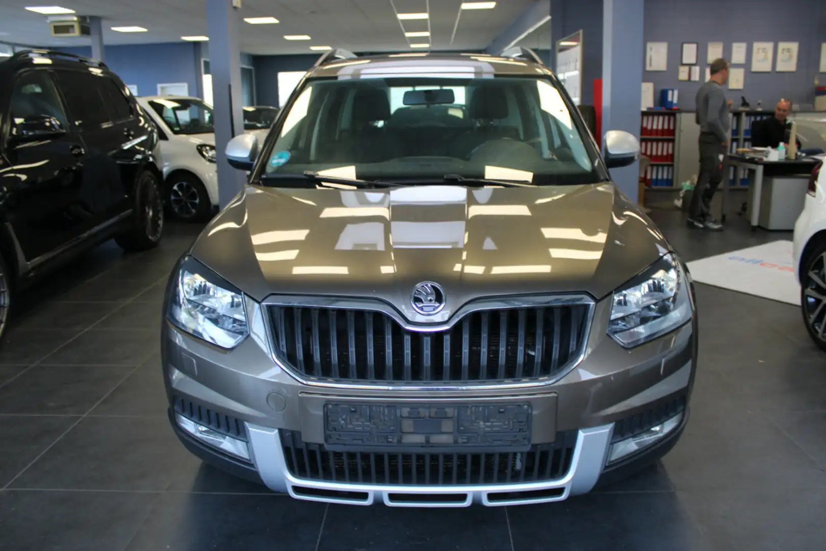 Skoda Yeti Outdoor 1.4 TSI DSG Ambition Braun - 2