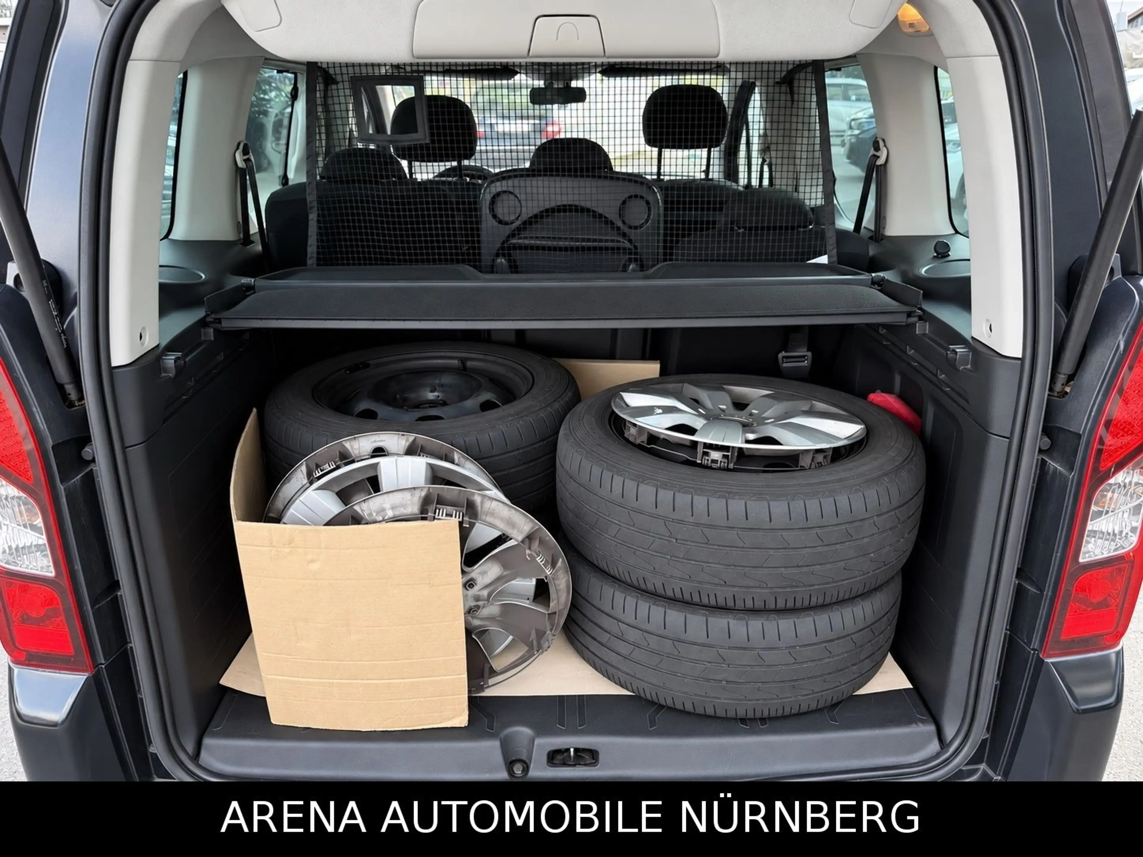 Citroen Berlingo Kombi Shine 1.6 Blue-HDI*Panorama — photo 12
