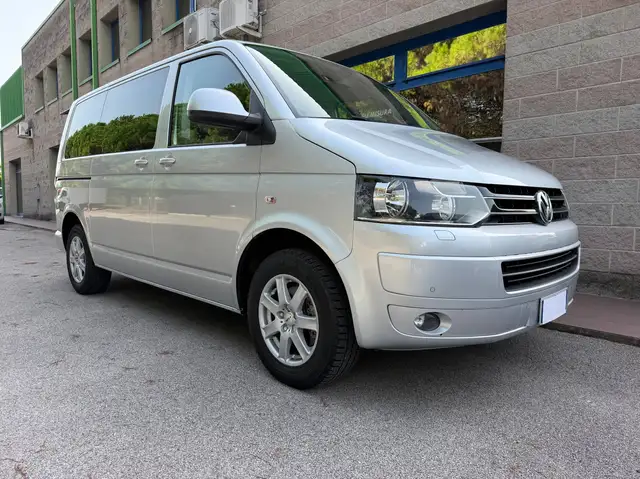 Volkswagen T5 Caravelle 2.0 TDI DSG 140 CV 7 POSTI NAVIGATORE RETROCAMERA