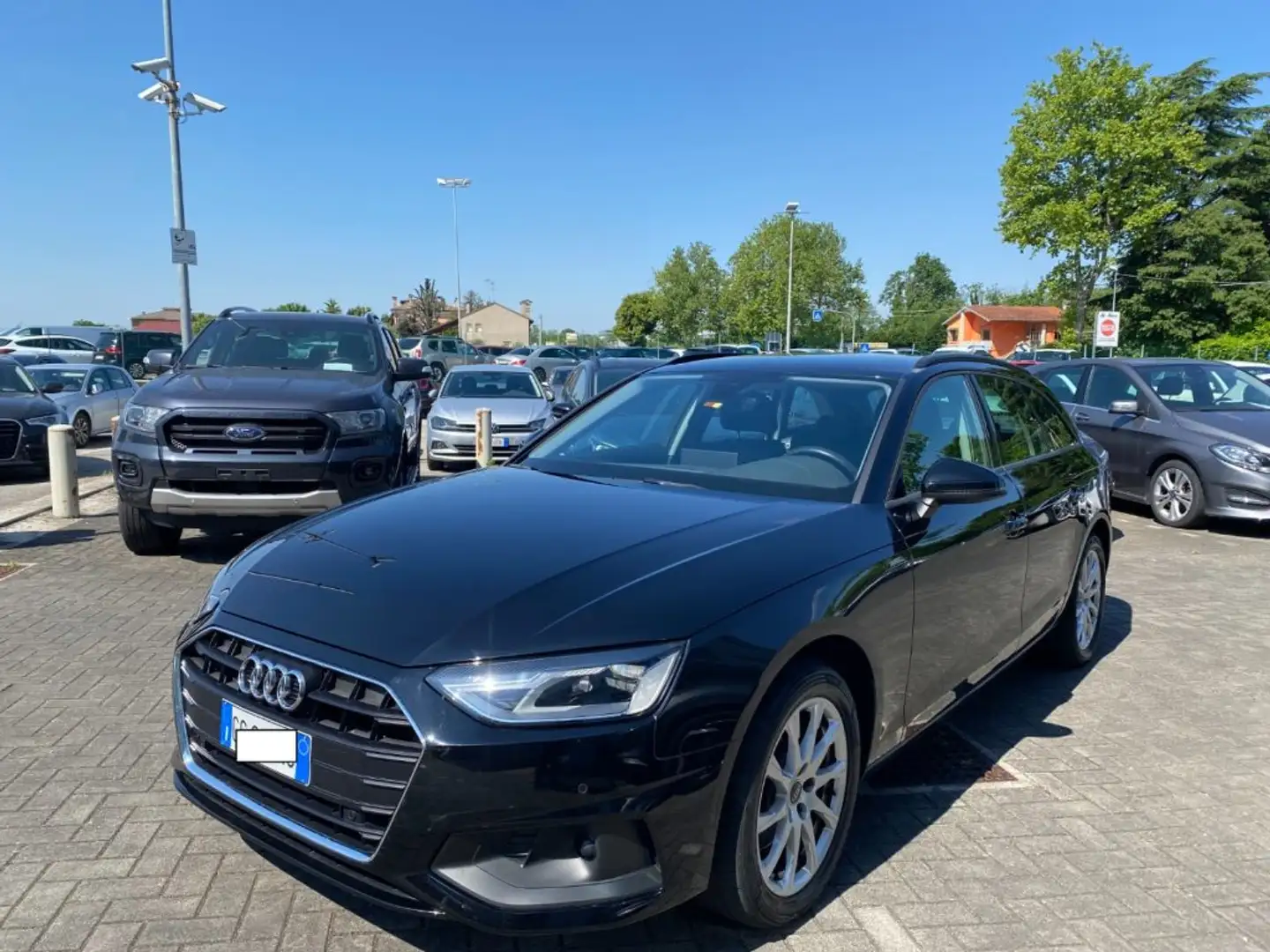 Audi A4 Avant 30 TDI/136 CV S tronic Business Nero - 1