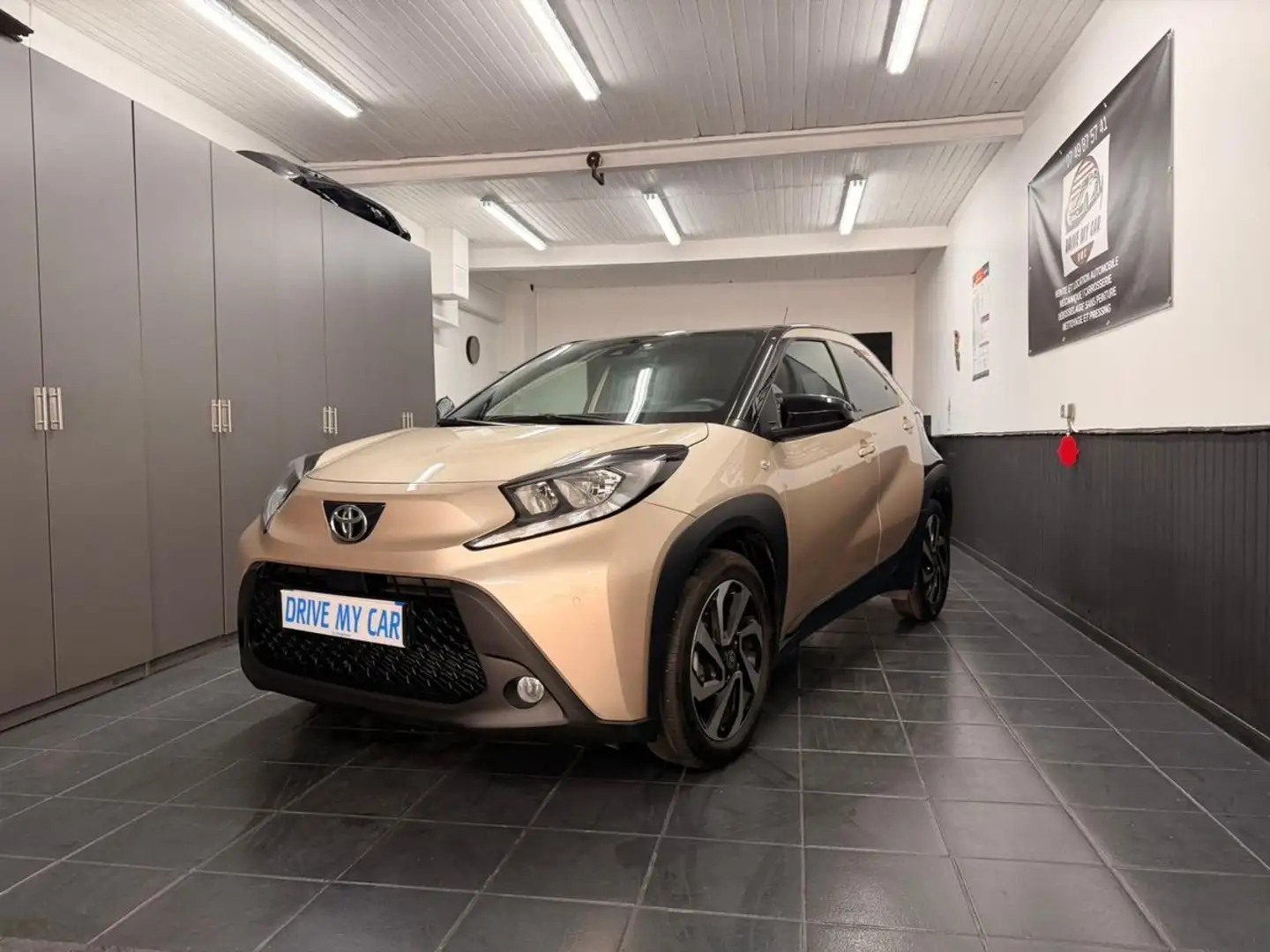 Toyota Aygo X 1.0 VVT-I DESIGN 13890 kms boîte automatique 2024 Beige - 1