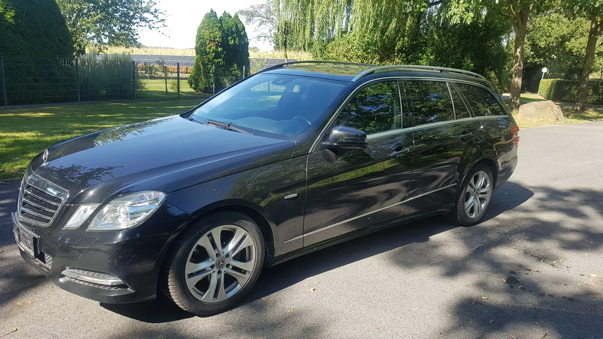 Mercedes-Benz E 200 E 200 T CGI BlueEFFICIENCY Automatik Avantgarde Schwarz - 1