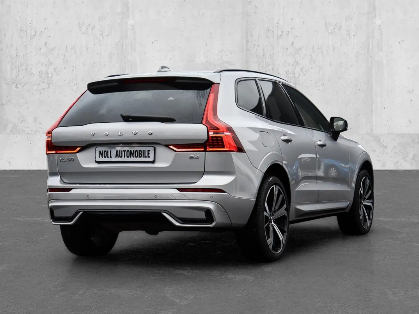 Volvo XC60 Plus Dark 2WD AHK El. Panodach Digitales Cockpit M Silber - 2