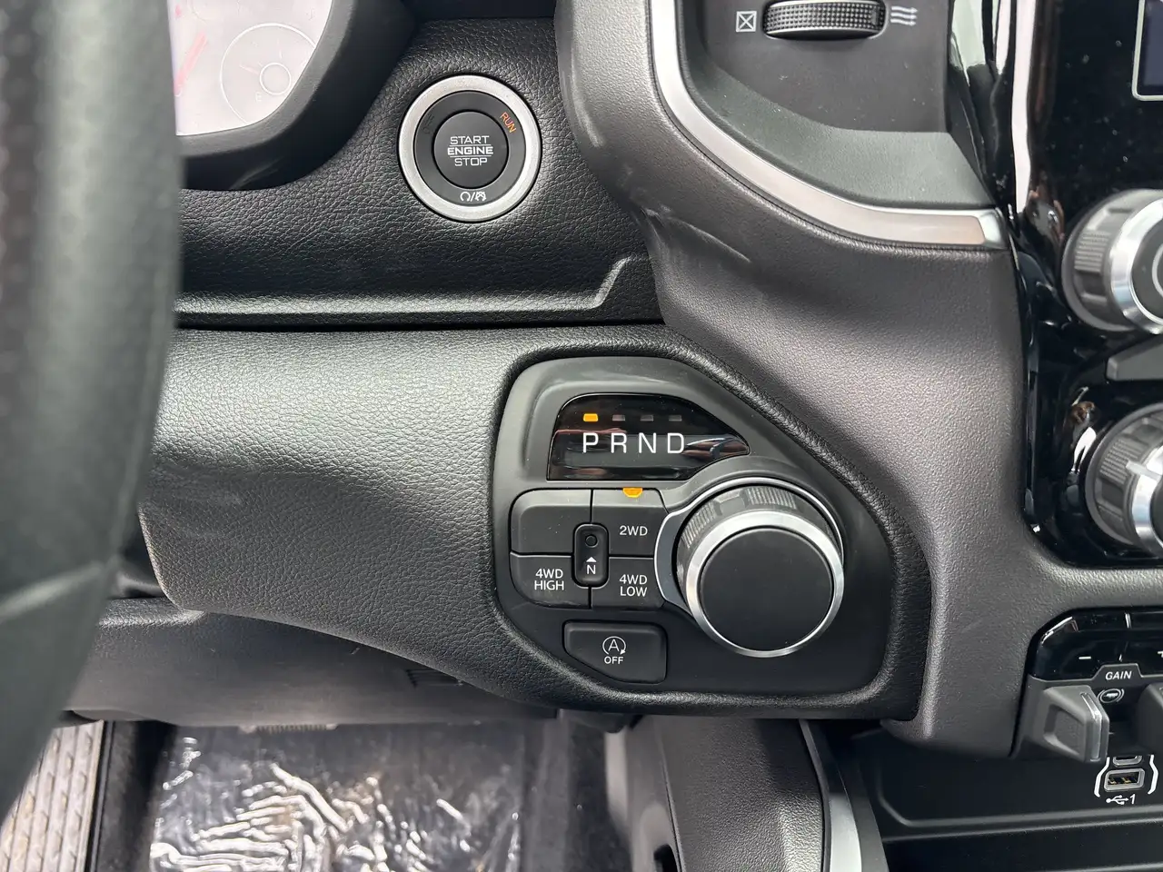 RAM 1500 снимка RAM 1500