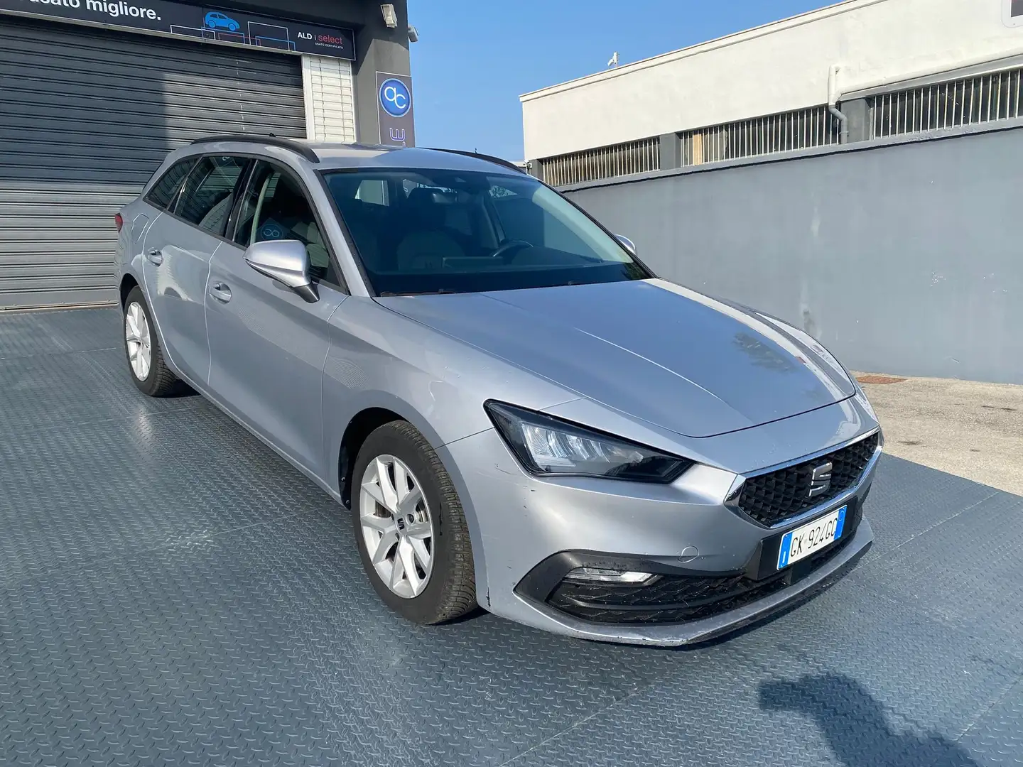 SEAT Leon Leon IV   Sportstourer 2.0 tdi Style 150cv dsg Zilver - 2