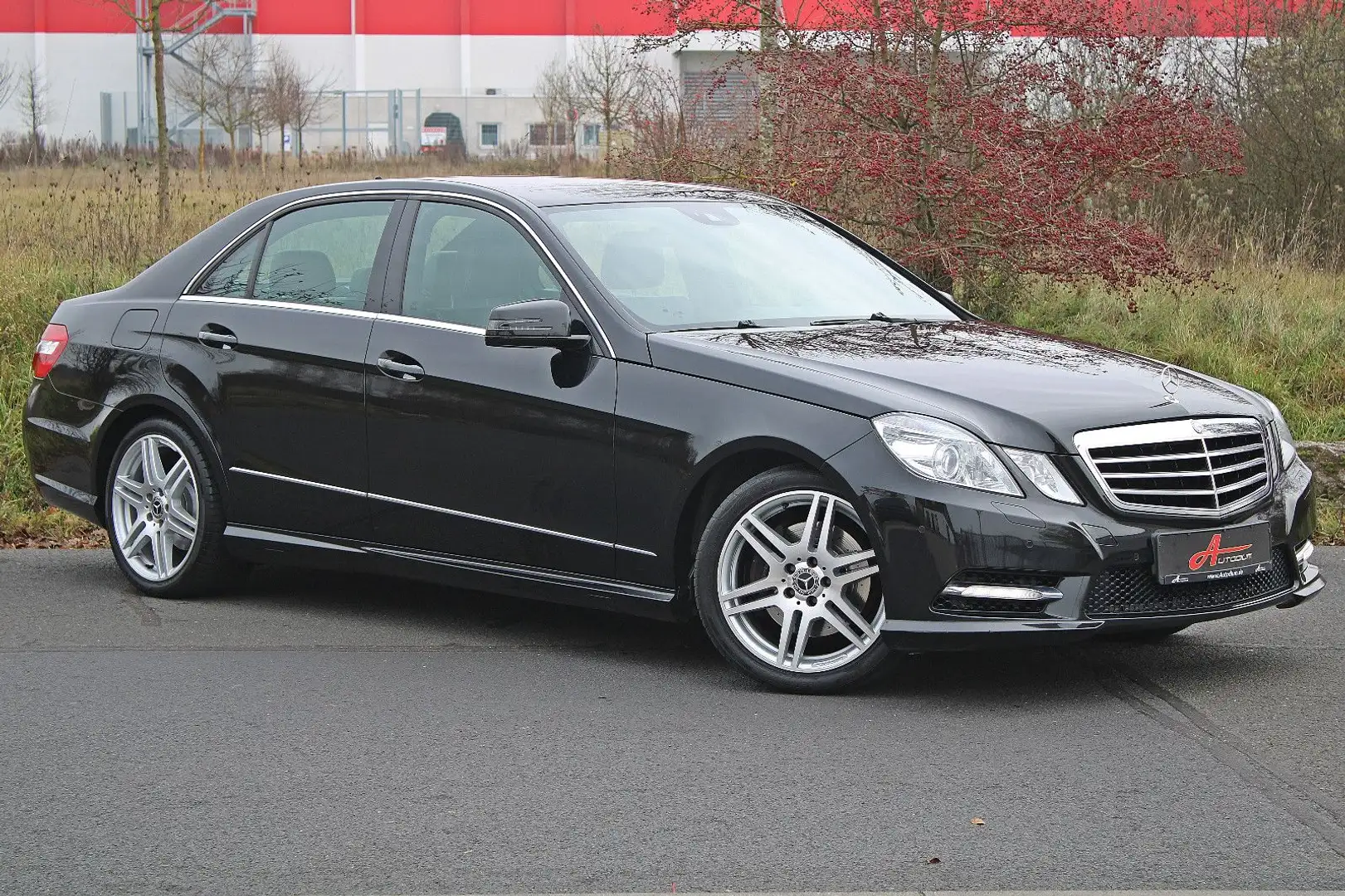 Mercedes-Benz E 220 CDI 7G *AMG-Sportpaket/Leder/ILS/AHK/Navi* Noir - 2