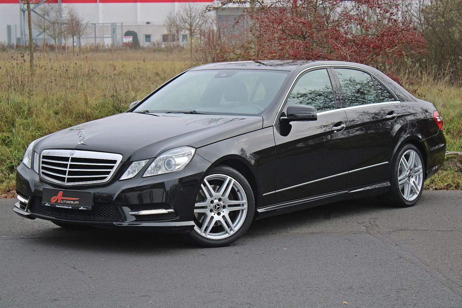 Mercedes-Benz E 220 CDI 7G *AMG-Sportpaket/Leder/ILS/AHK/Navi* Noir - 1