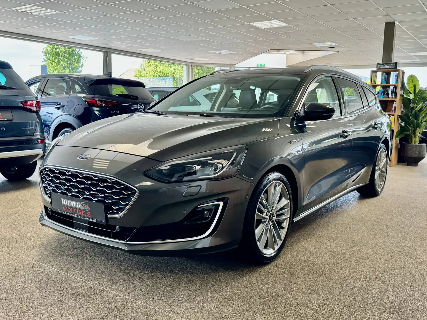 Ford Focus Wagon 1.5 EcoBoost Vignale Full Options Leder PDC Grijs - 1