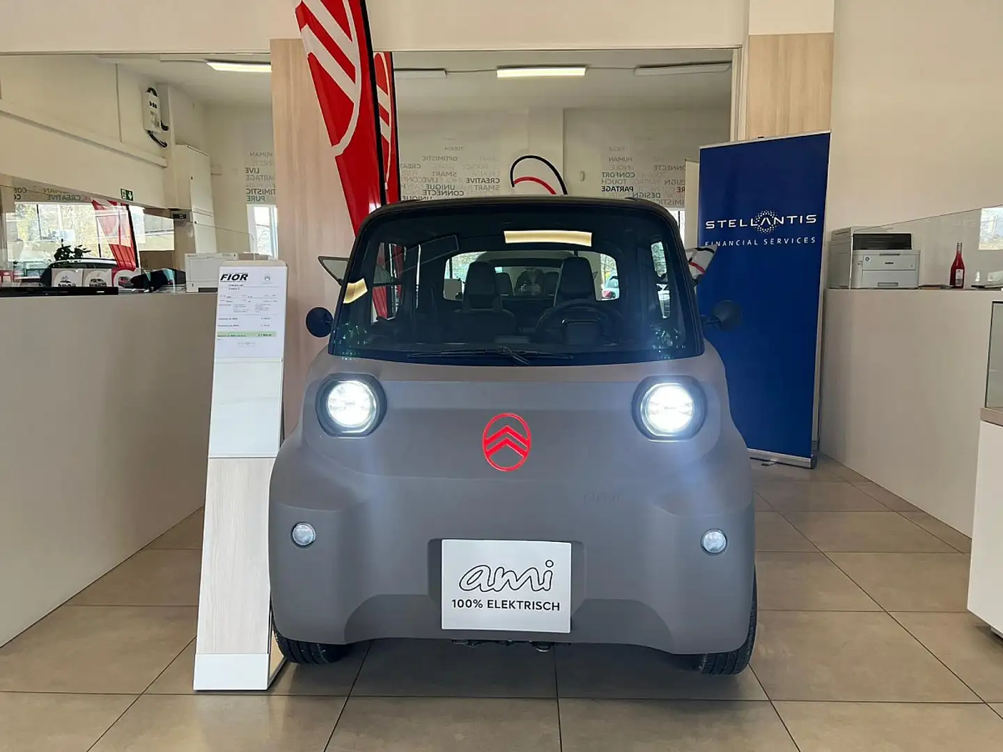 Citroen Sonstige Citroen AMI 100% Elektrisch Ab 15 Jahren max. 4... Grau - 2