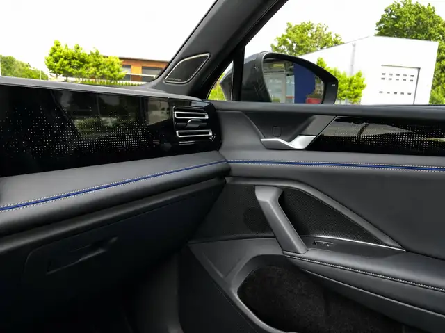 Volkswagen Tiguan view 9
