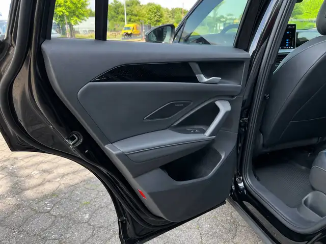 Volkswagen Tiguan view 13