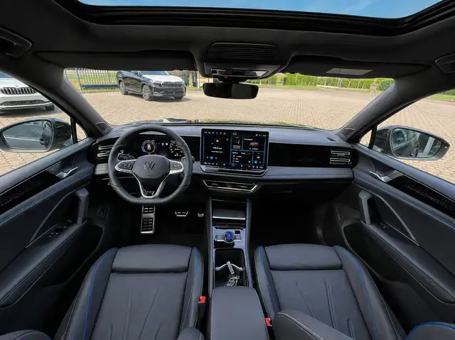 Volkswagen Tiguan view 12