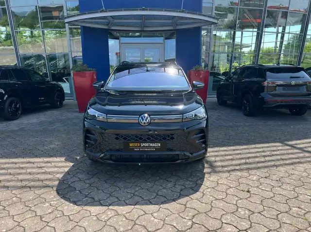 Volkswagen Tiguan view 2