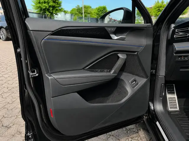 Volkswagen Tiguan view 6