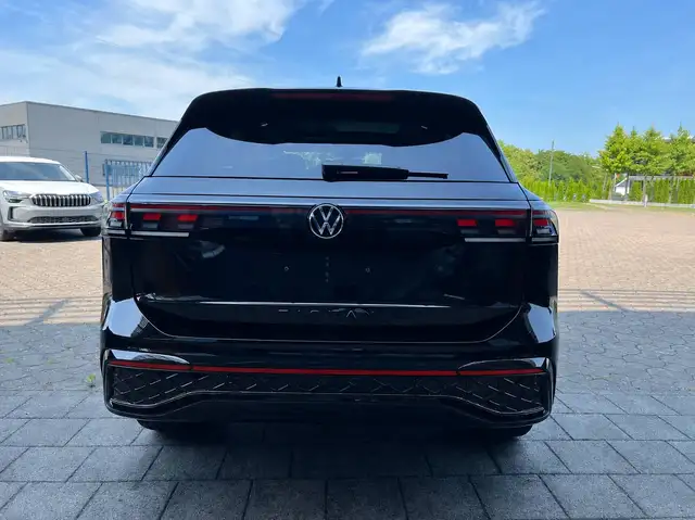 Volkswagen Tiguan view 5