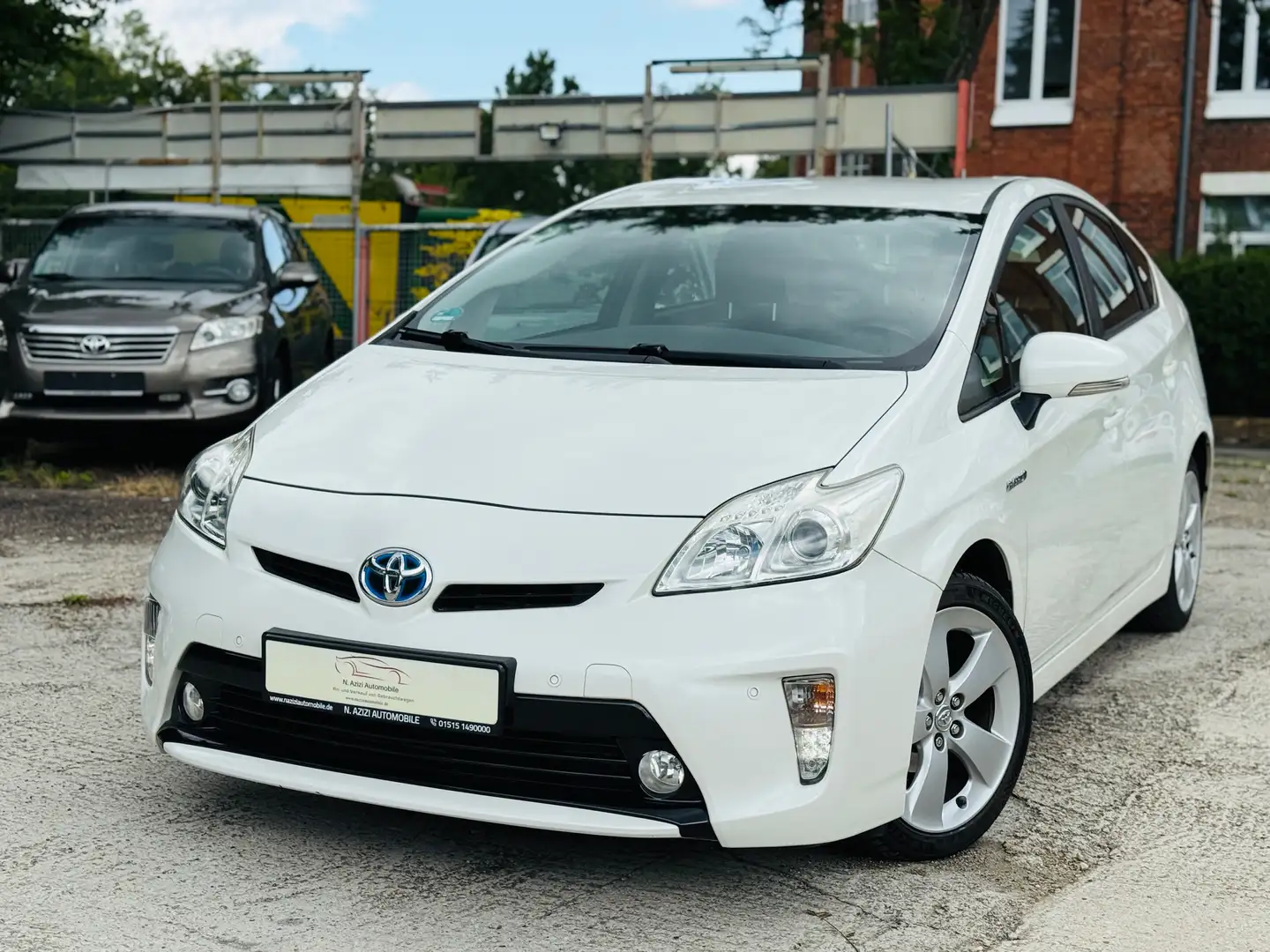 Toyota Prius 1.8 VVT-i Hybrid Life Automatik*Navi*Kamera*HUD* Wit - 1