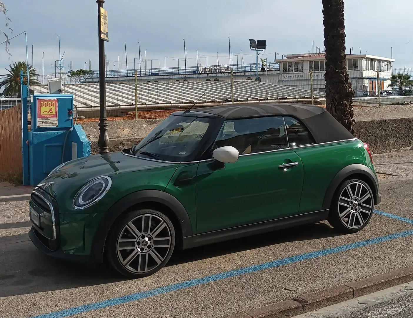 MINI Cooper Cabrio Mini IV Cabrio F57 2021 1.5 Yours auto Vert - 2