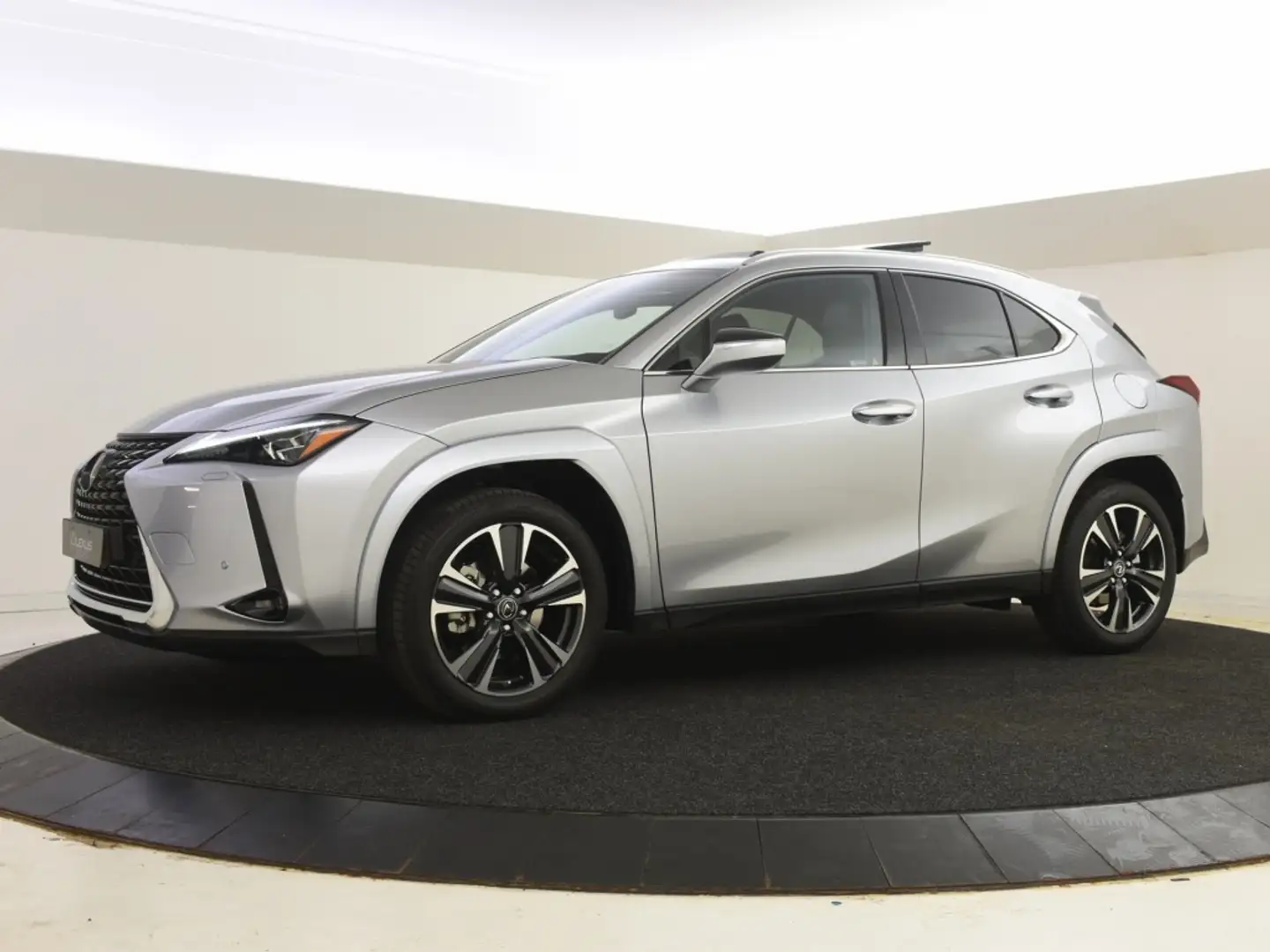 Lexus UX 250h Netto deal * Executive Line | Alarm | Schuif/ kant Grijs - 2