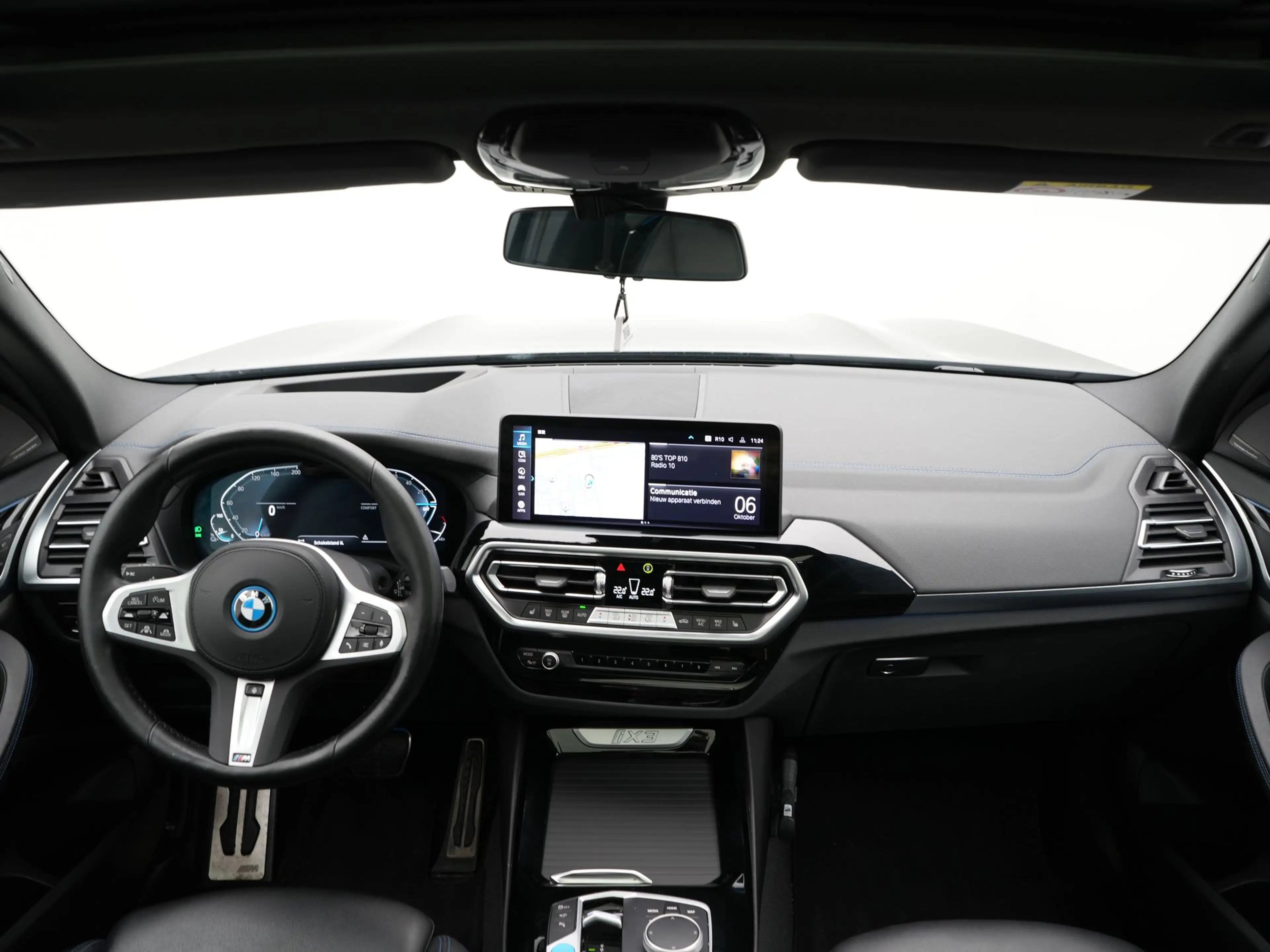 BMW iX3 High Executive 80 kWh SoH 100% — photo 12