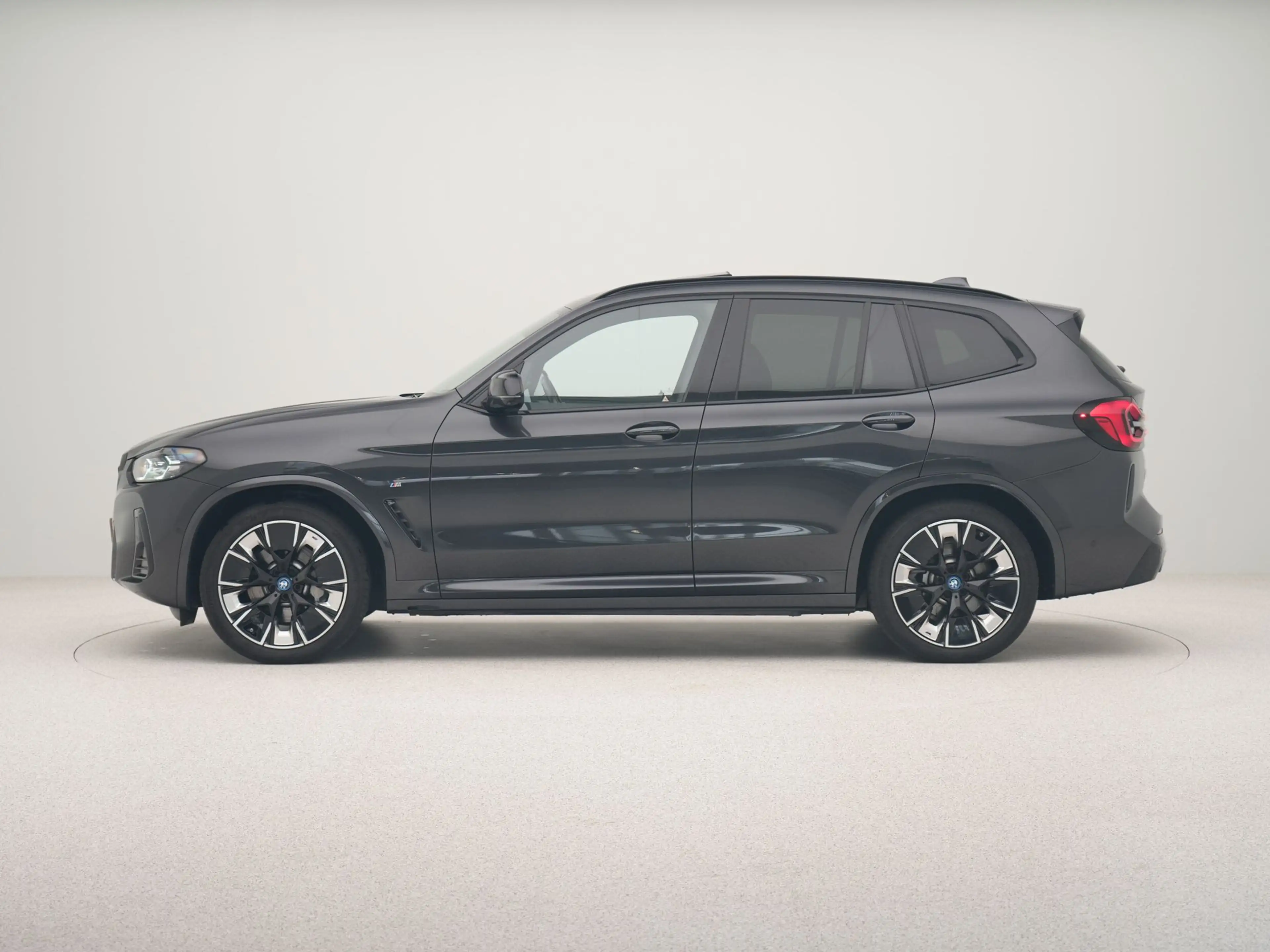 BMW iX3 High Executive 80 kWh SoH 100% — photo 11