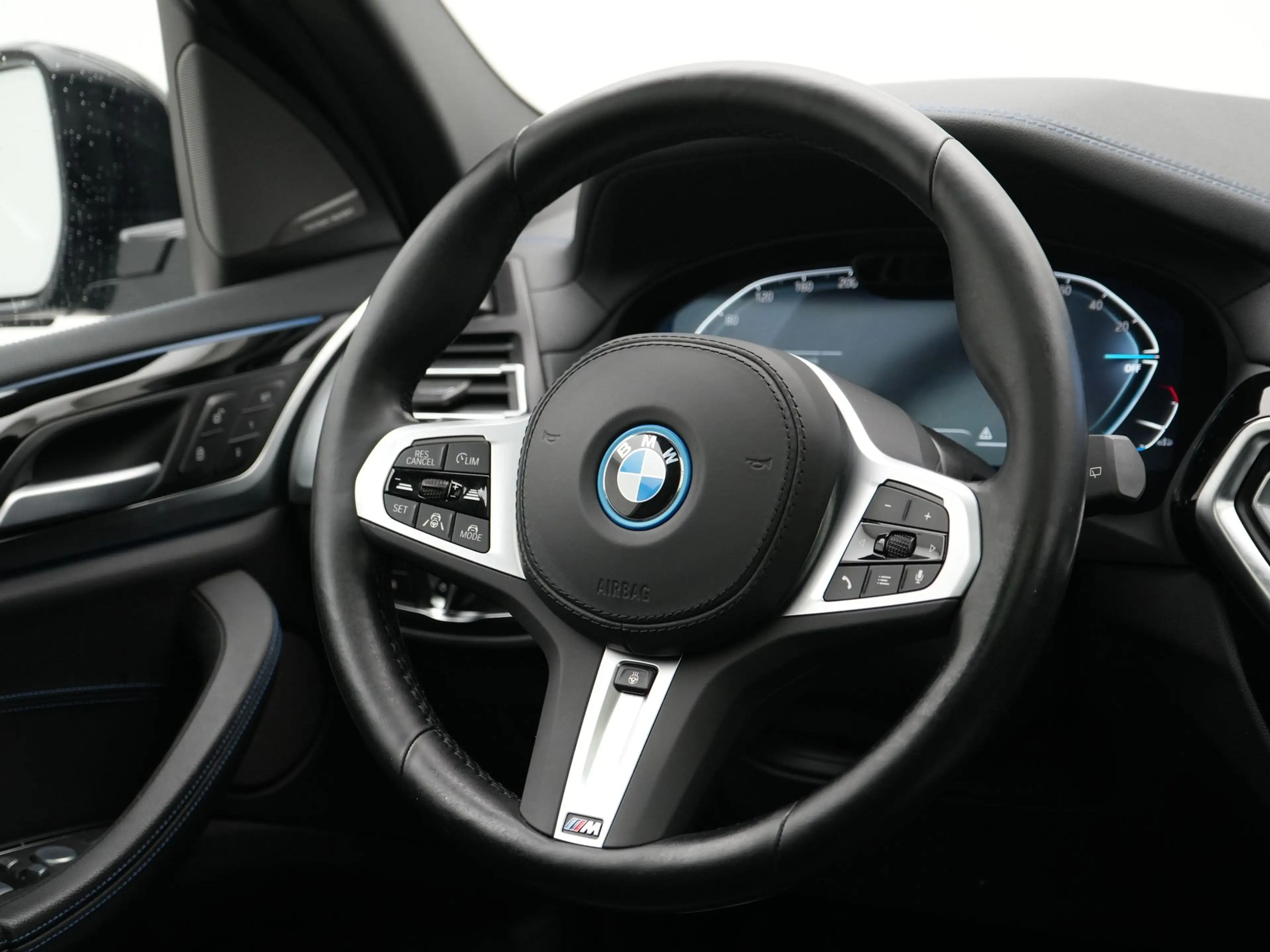 BMW iX3 High Executive 80 kWh SoH 100% — photo 2