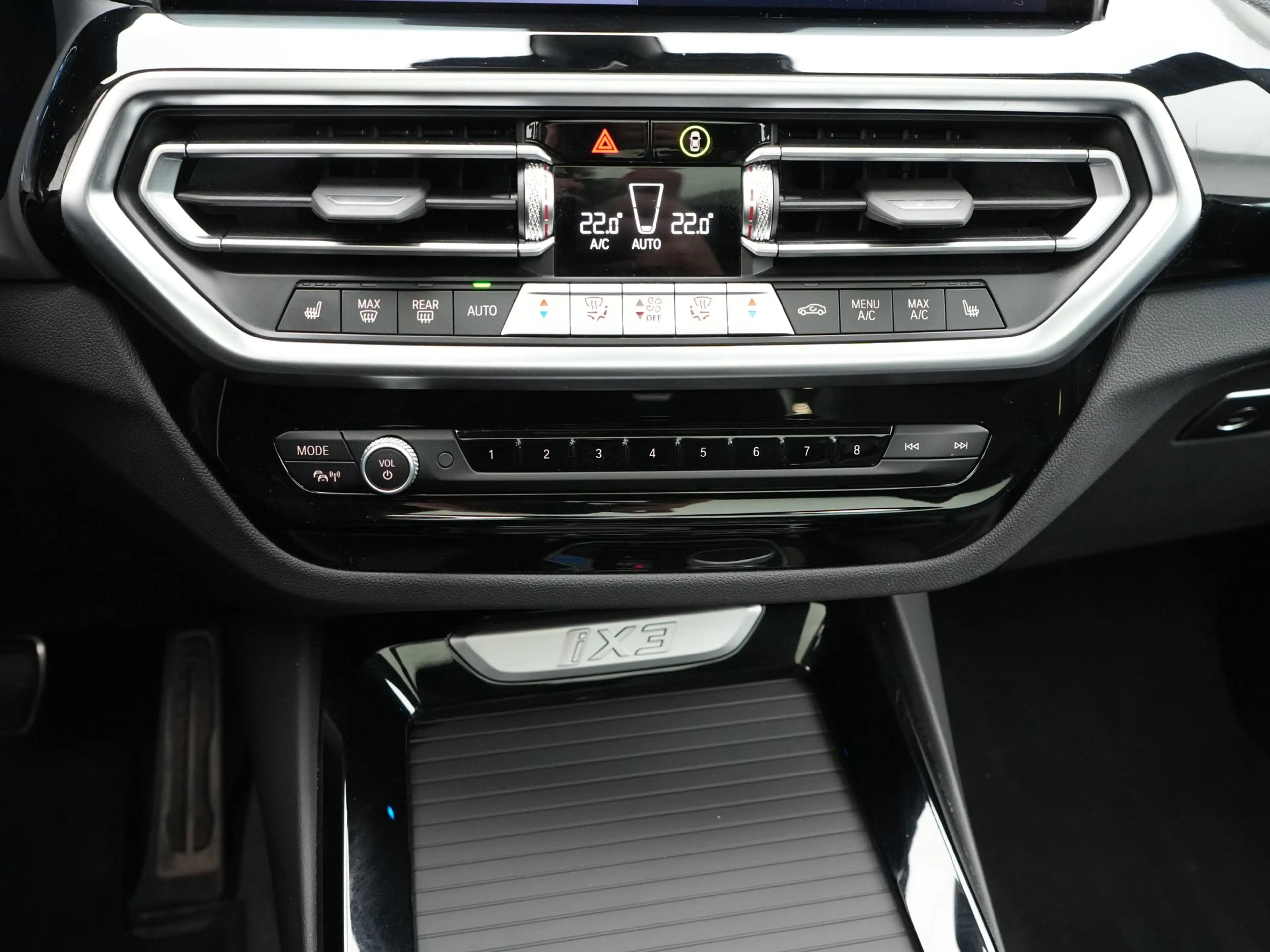 BMW iX3 High Executive 80 kWh SoH 100% — photo 13