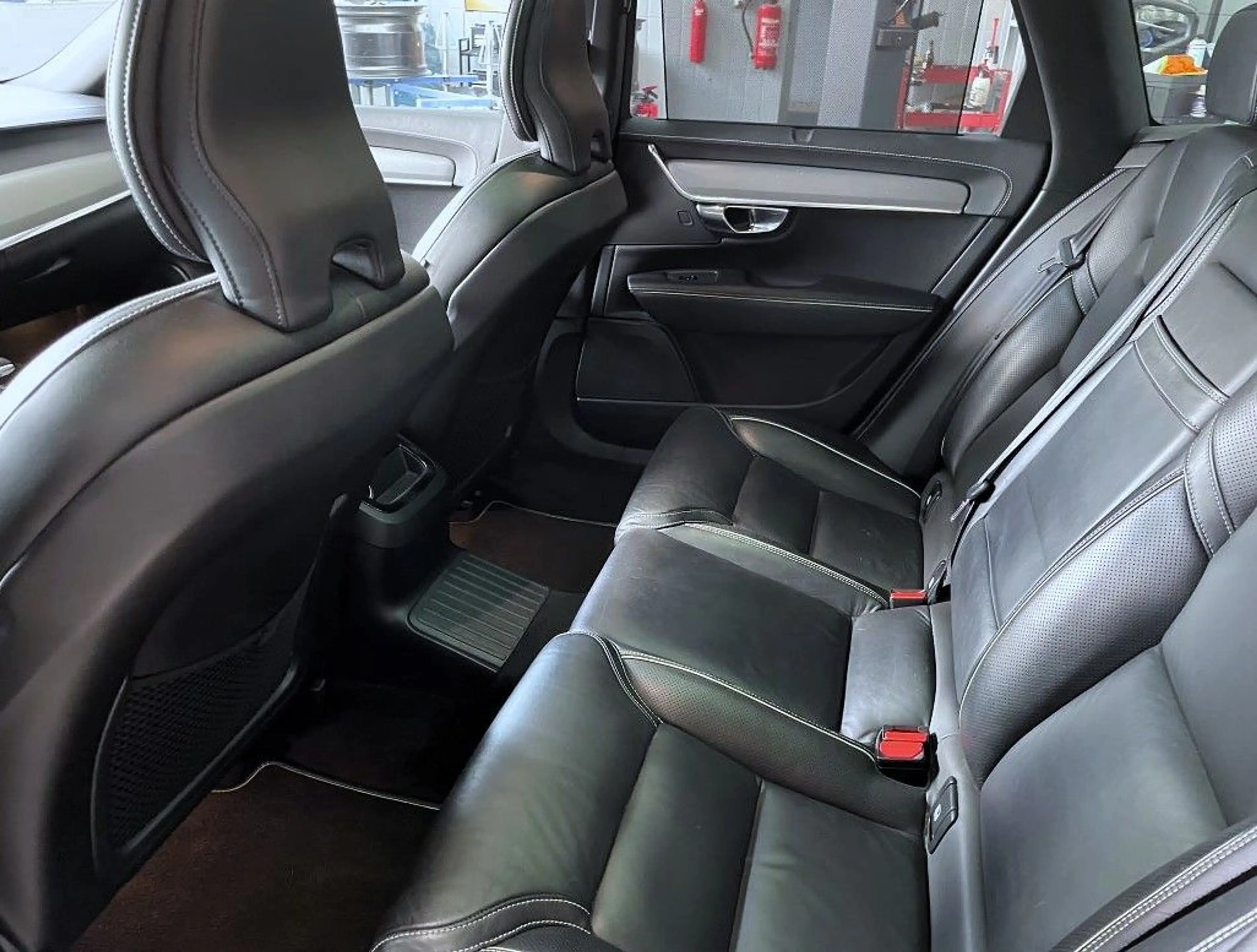 Volvo V90 T8 AWD PHEV *R-DESIGN*NAPPA|PANO|ACC|AHK — photo 12