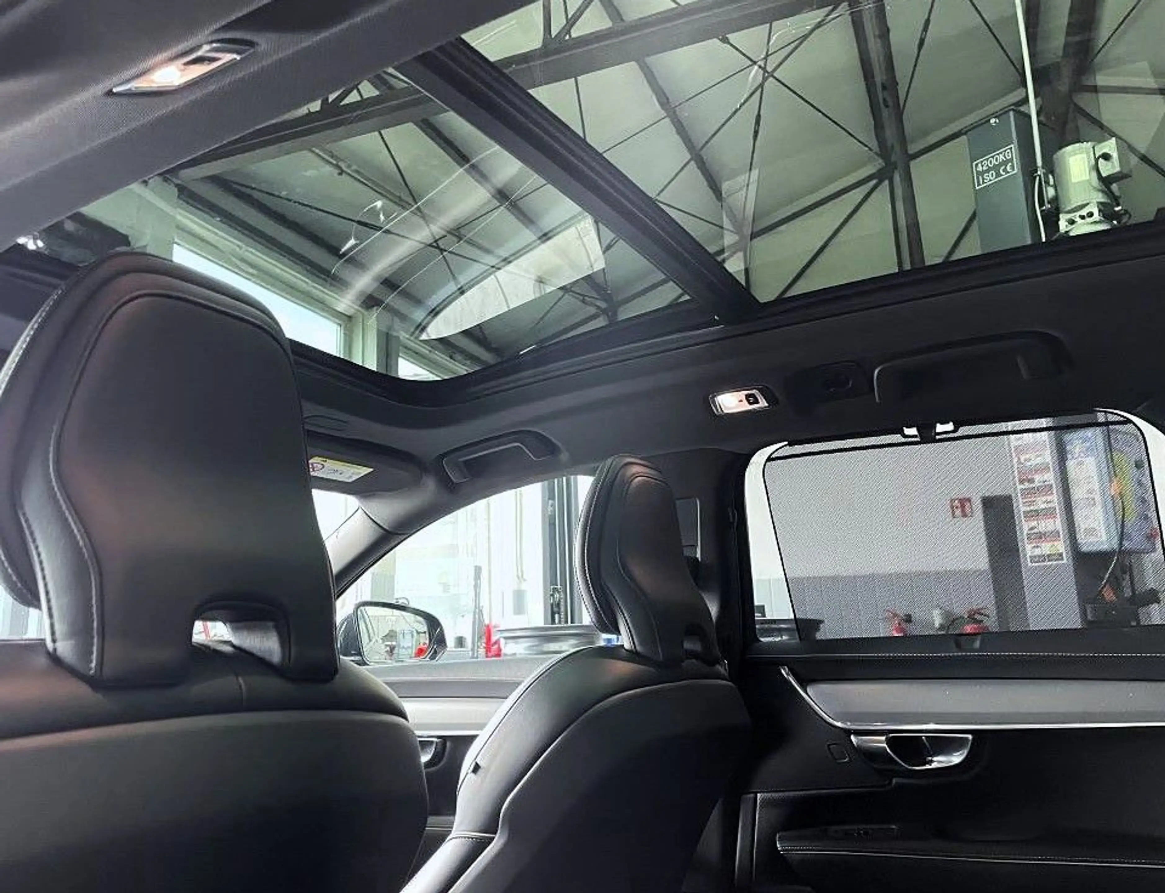 Volvo V90 T8 AWD PHEV *R-DESIGN*NAPPA|PANO|ACC|AHK — photo 7