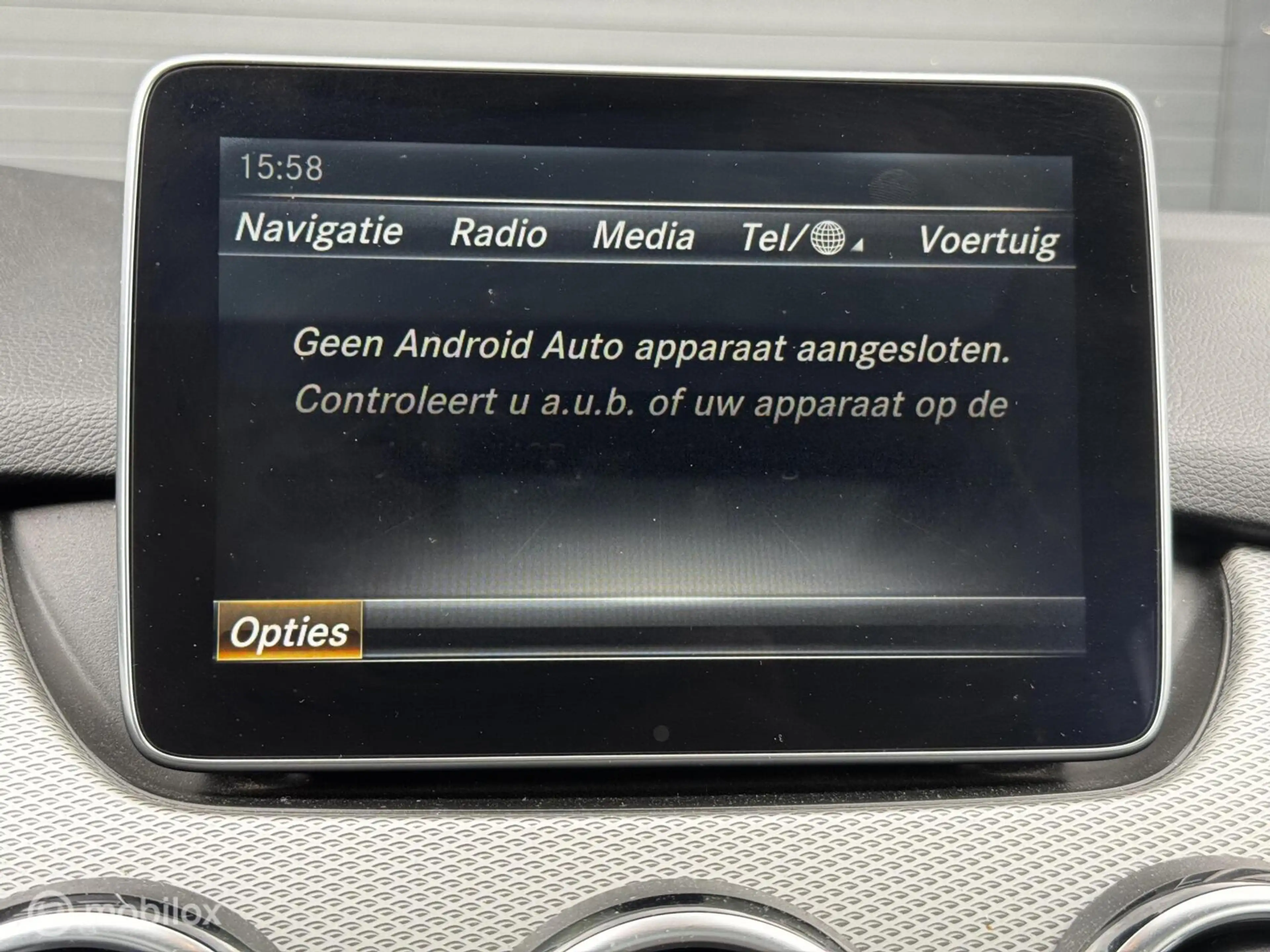 Mercedes-Benz B 200 Ambition 2015 — photo 12