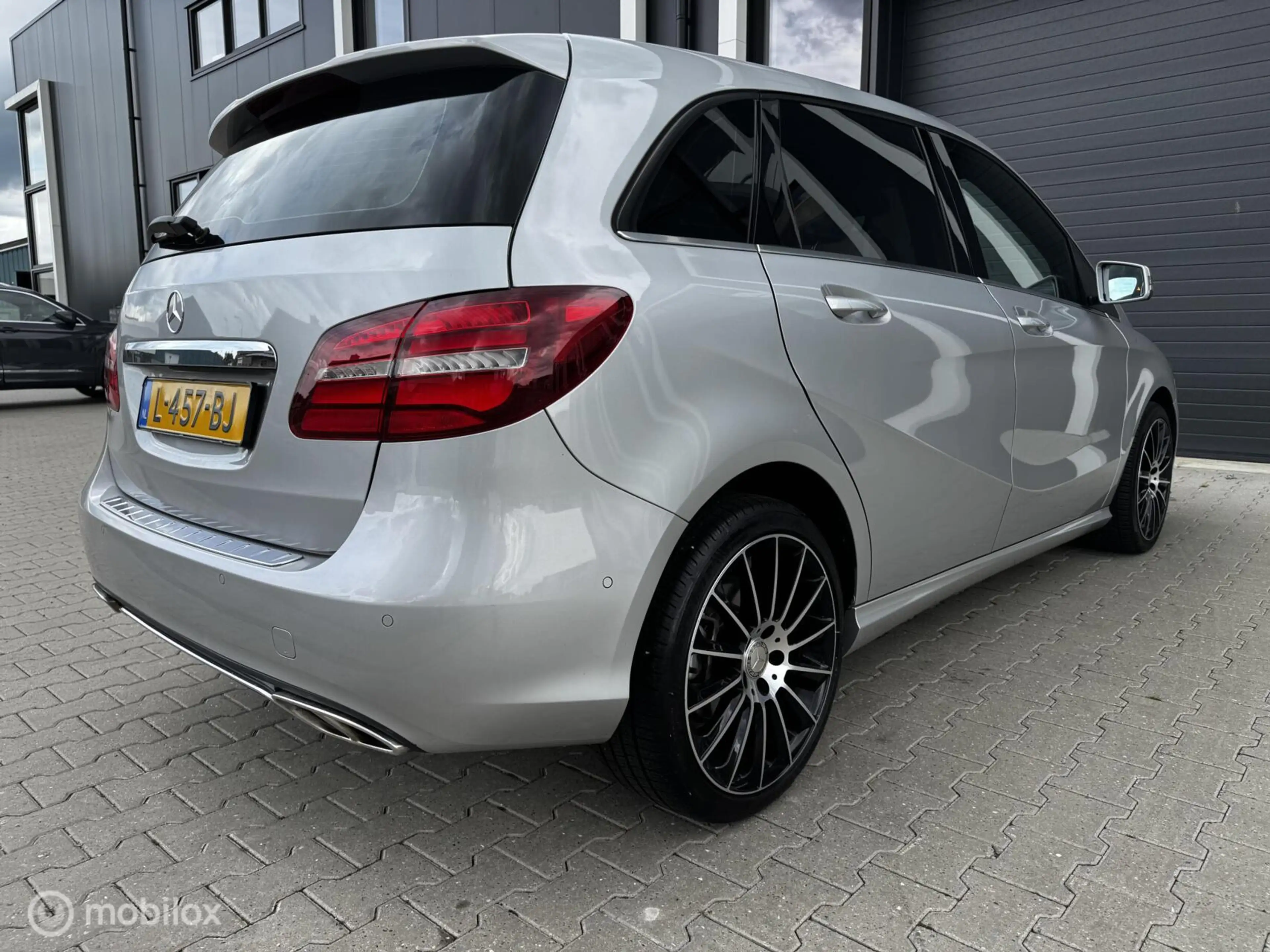 Mercedes-Benz B 200 Ambition 2015 — photo 2