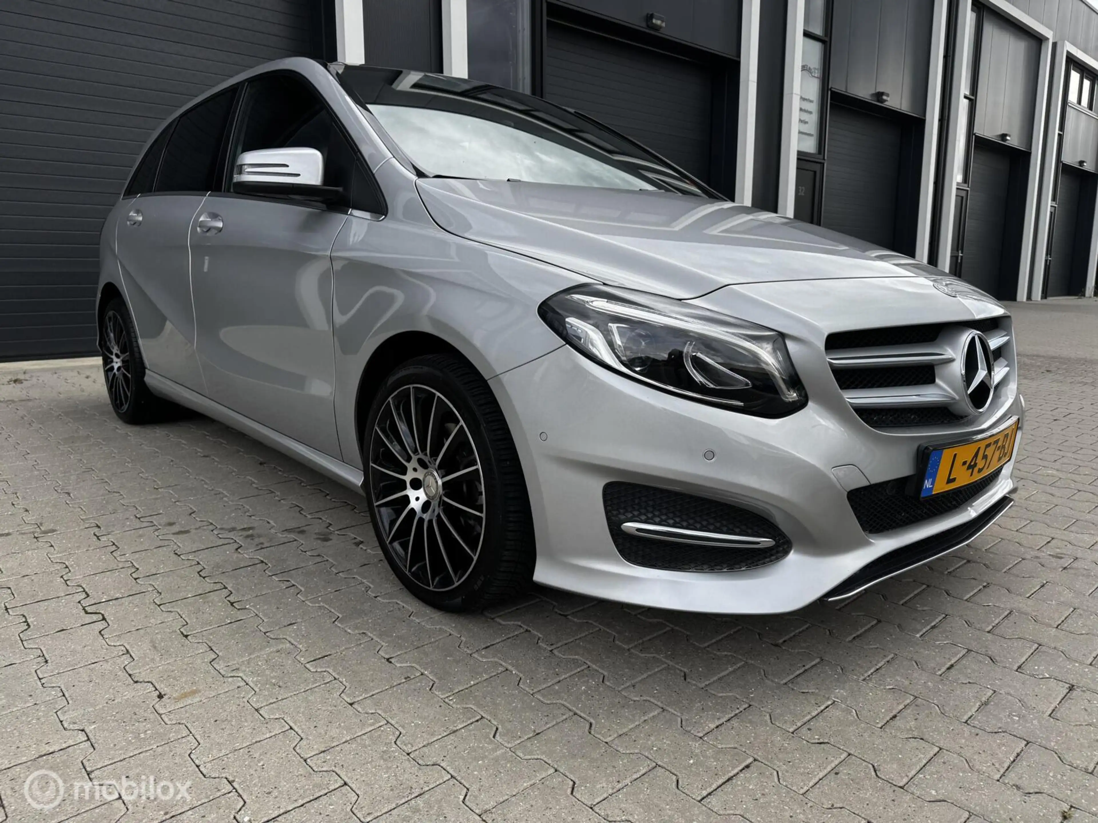 Mercedes-Benz B 200 Ambition 2015 — photo 14