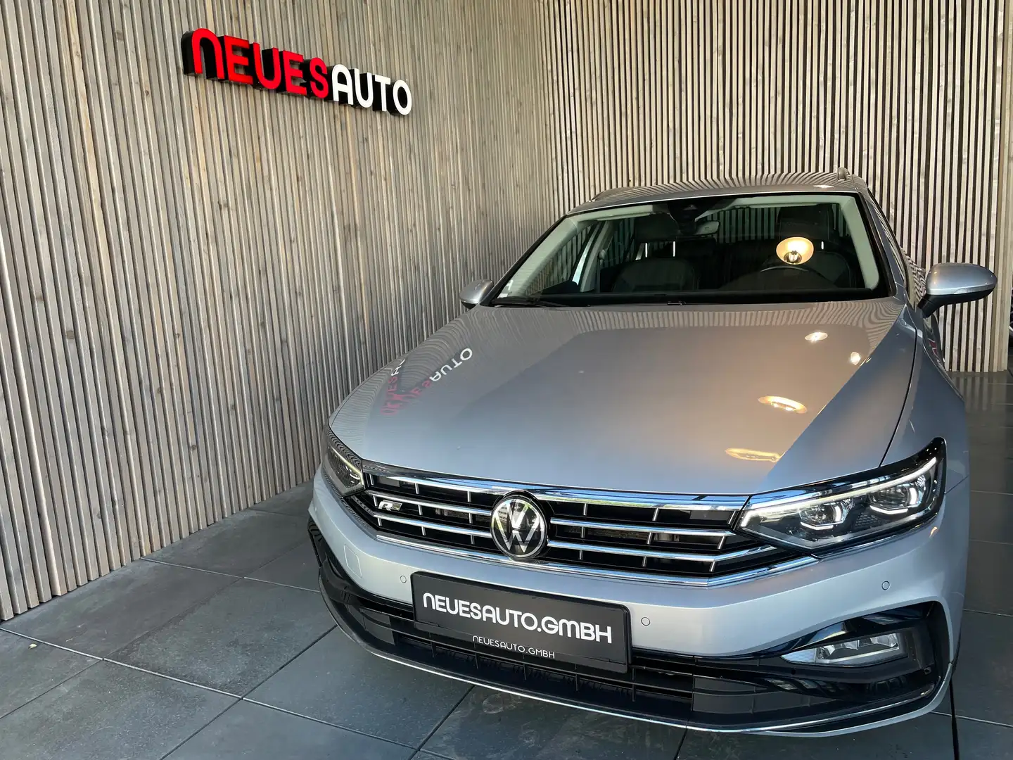 Volkswagen Passat Variant R-Line 2.0 TDI 4Motion*DSG*AHK*Standh.*Dig.Cockpit Silber - 2