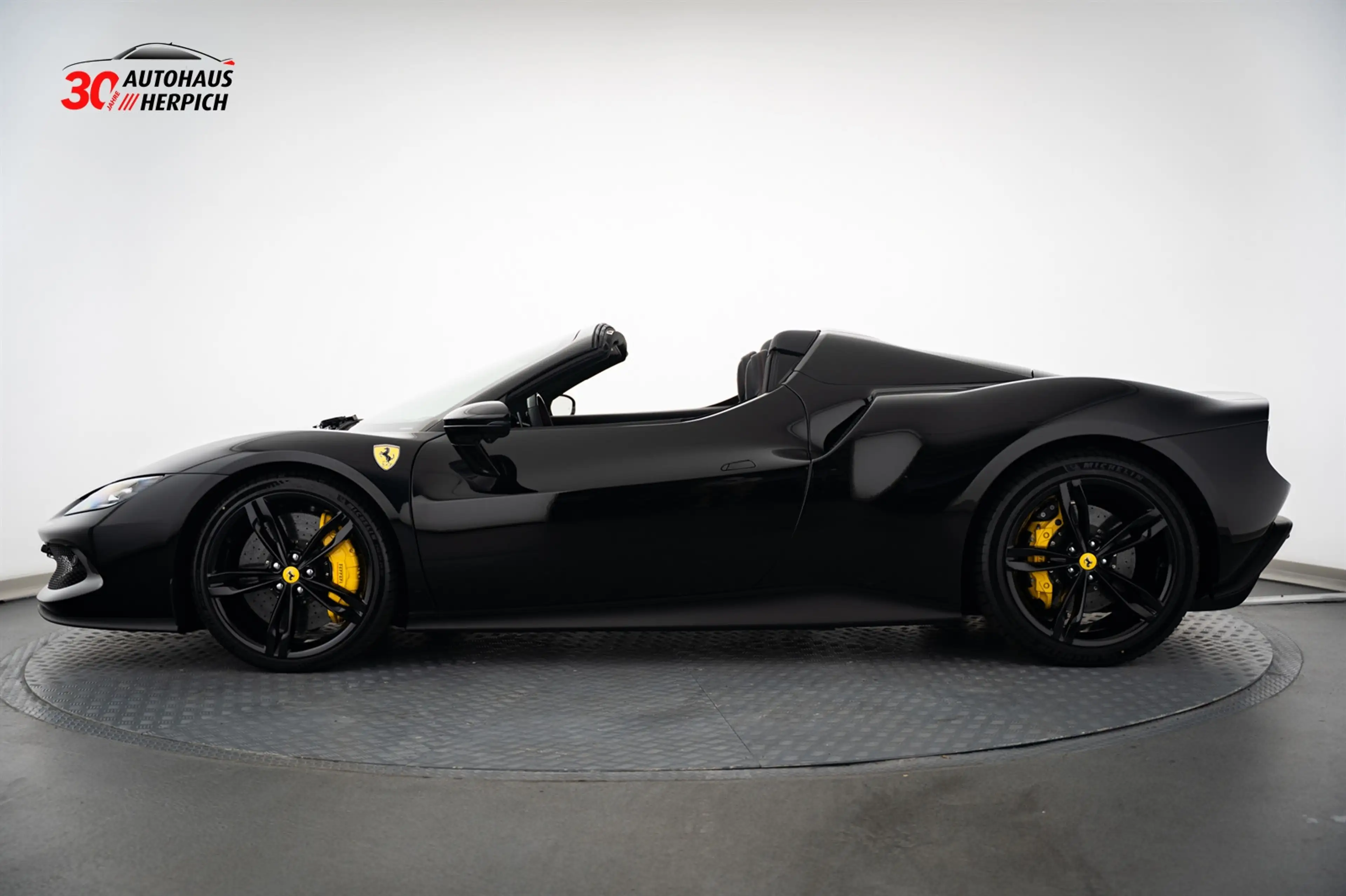 Ferrari 296 All Black Lift JBL 360° LED-Lenkrad Carp — photo 2