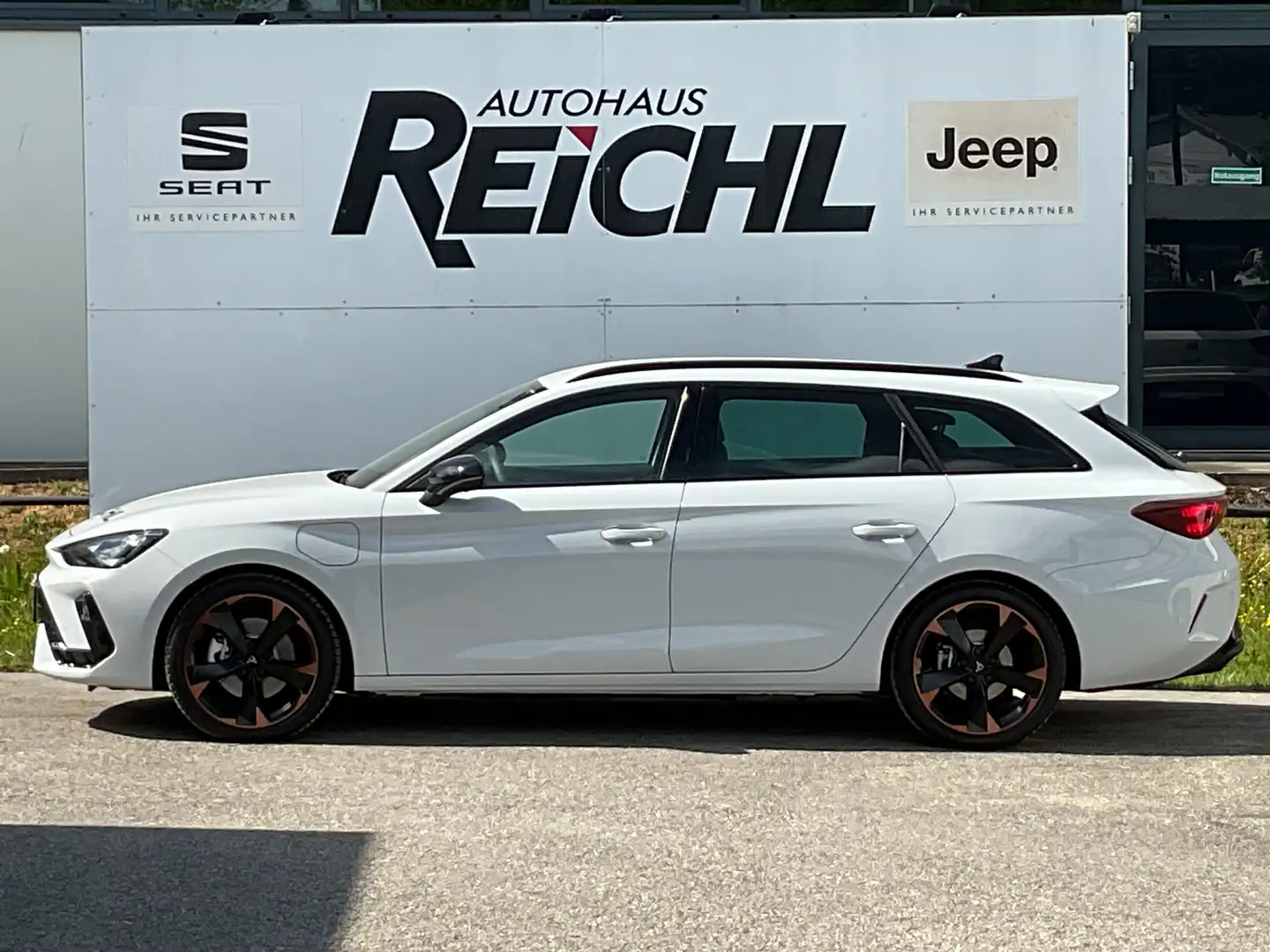 CUPRA Leon SP Kombi 1,5 e-Hybrid 150/204 - Sennheiser Weiß - 1