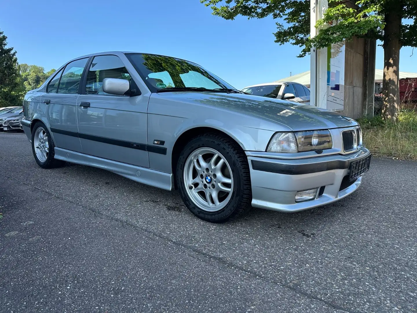 BMW 328 i E36 Lim. Werks M-Paket TÜV NEU Silber - 2