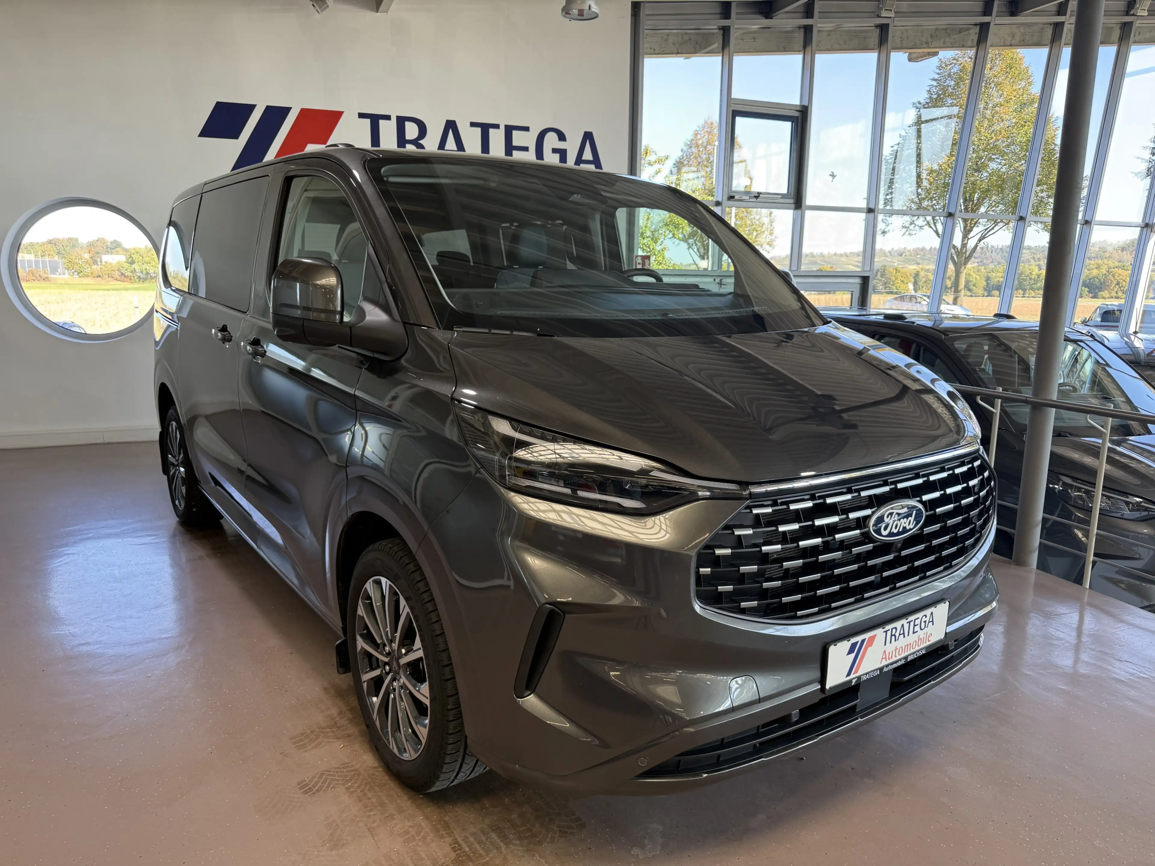 Ford Tourneo Custom L1 Titanium X Matrix el. AHK 70L — photo 4