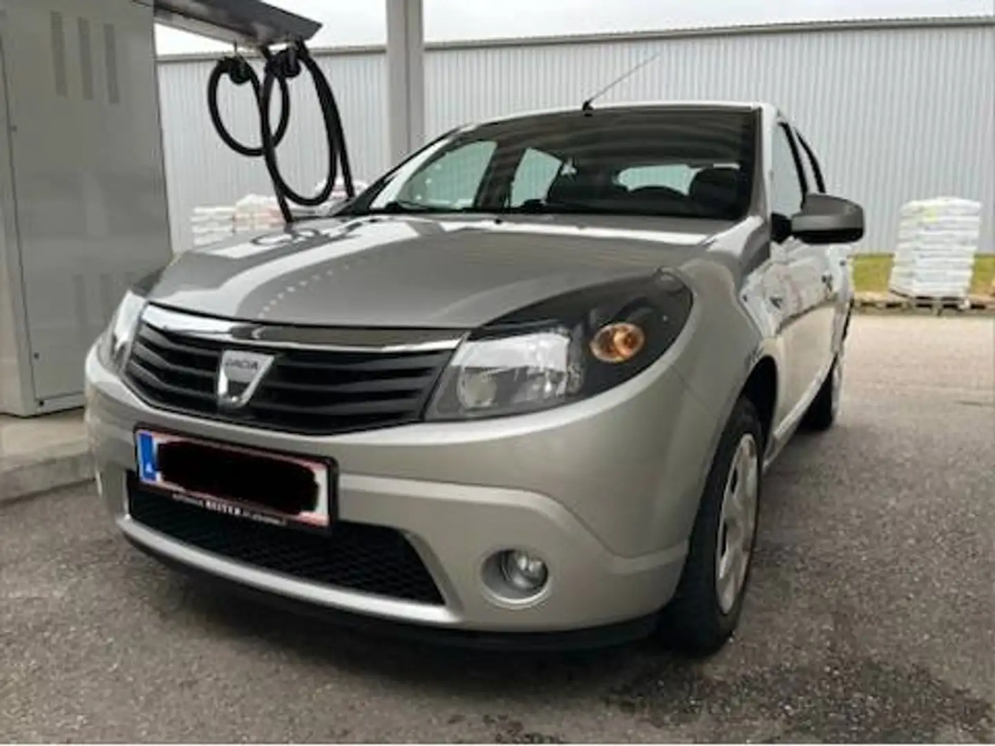 Dacia Sandero Sandero Black Line 1,2 16V Black Line Grau - 2
