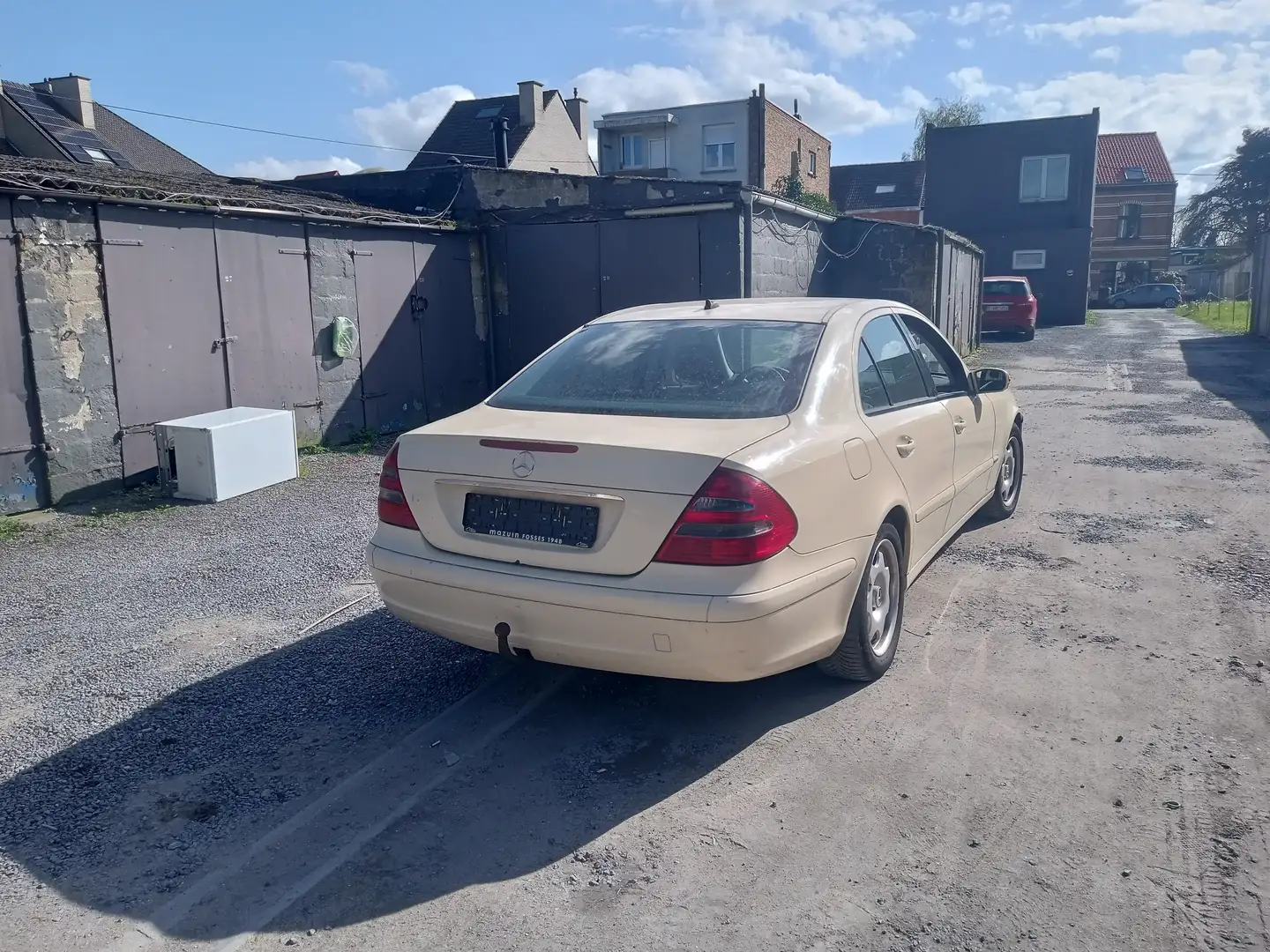 Mercedes-Benz E 220 E 220 CDI Classic (EURO 4) Béžová - 1