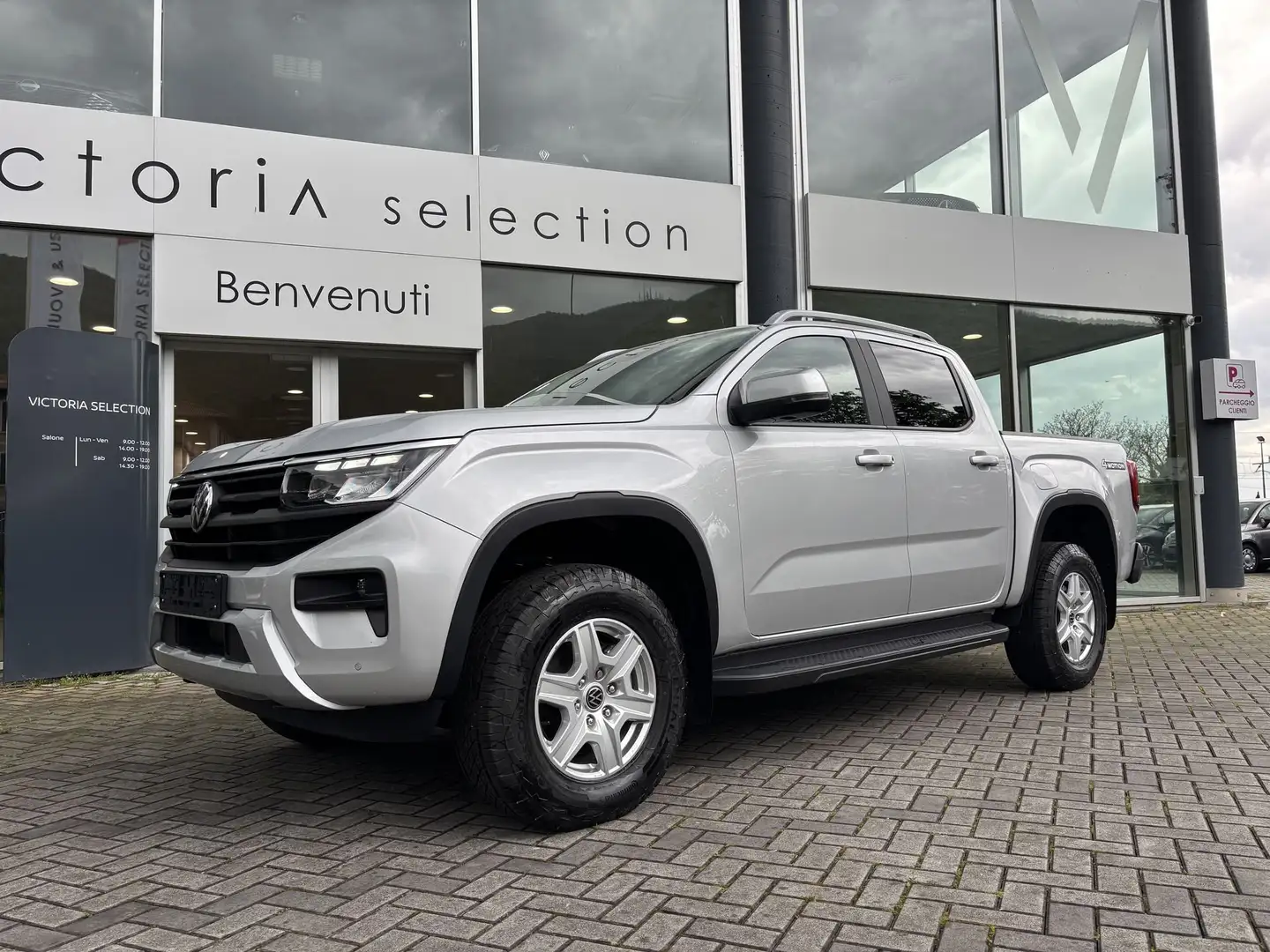 Volkswagen Amarok 2.0 TDI 205 CV 4MOTION C.AUTOMATICO LIFE RETROCAM Stříbrná - 2