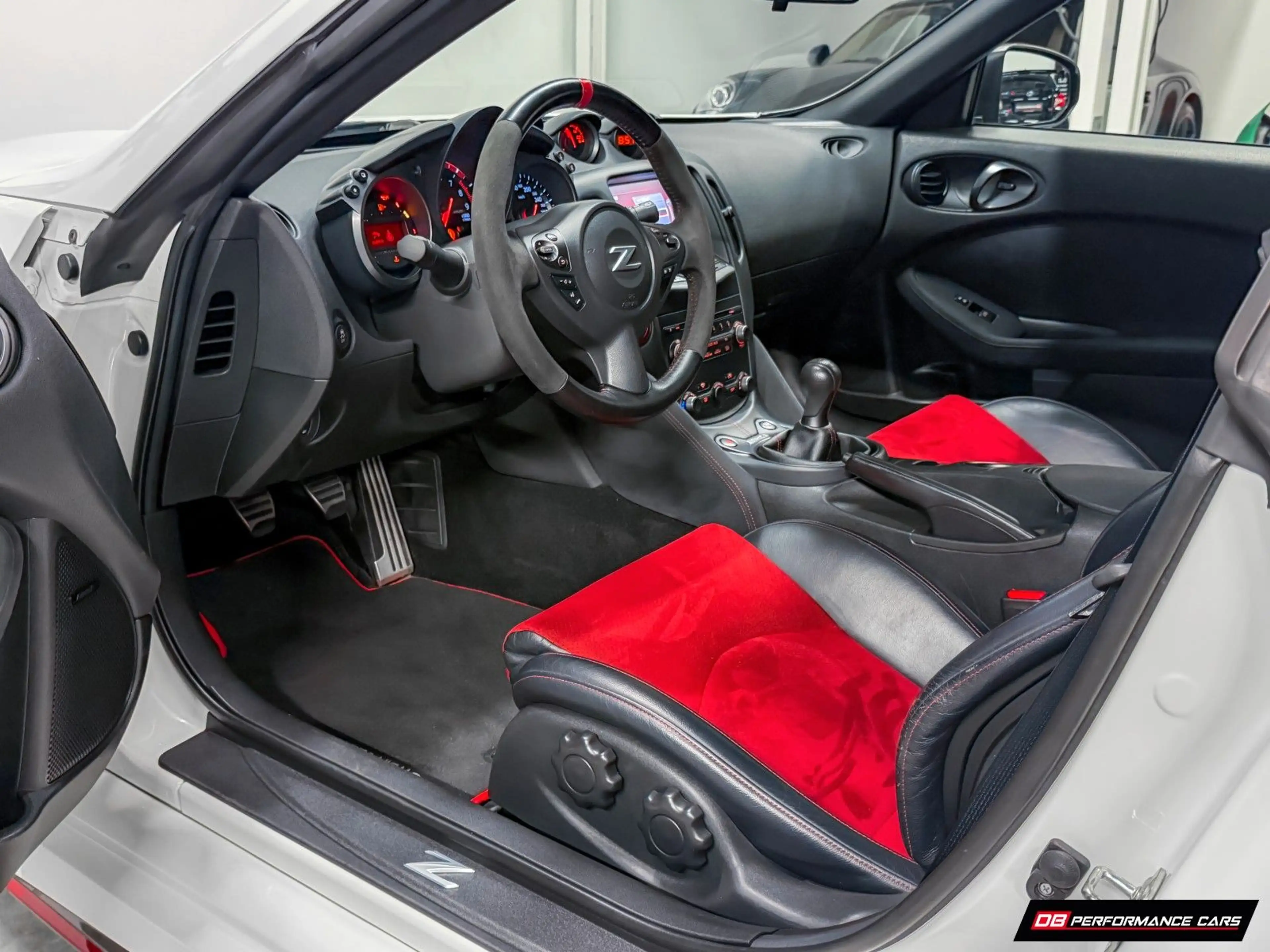 Nissan 370Z NISMO, Handschalter, tolle Upgrades — photo 14