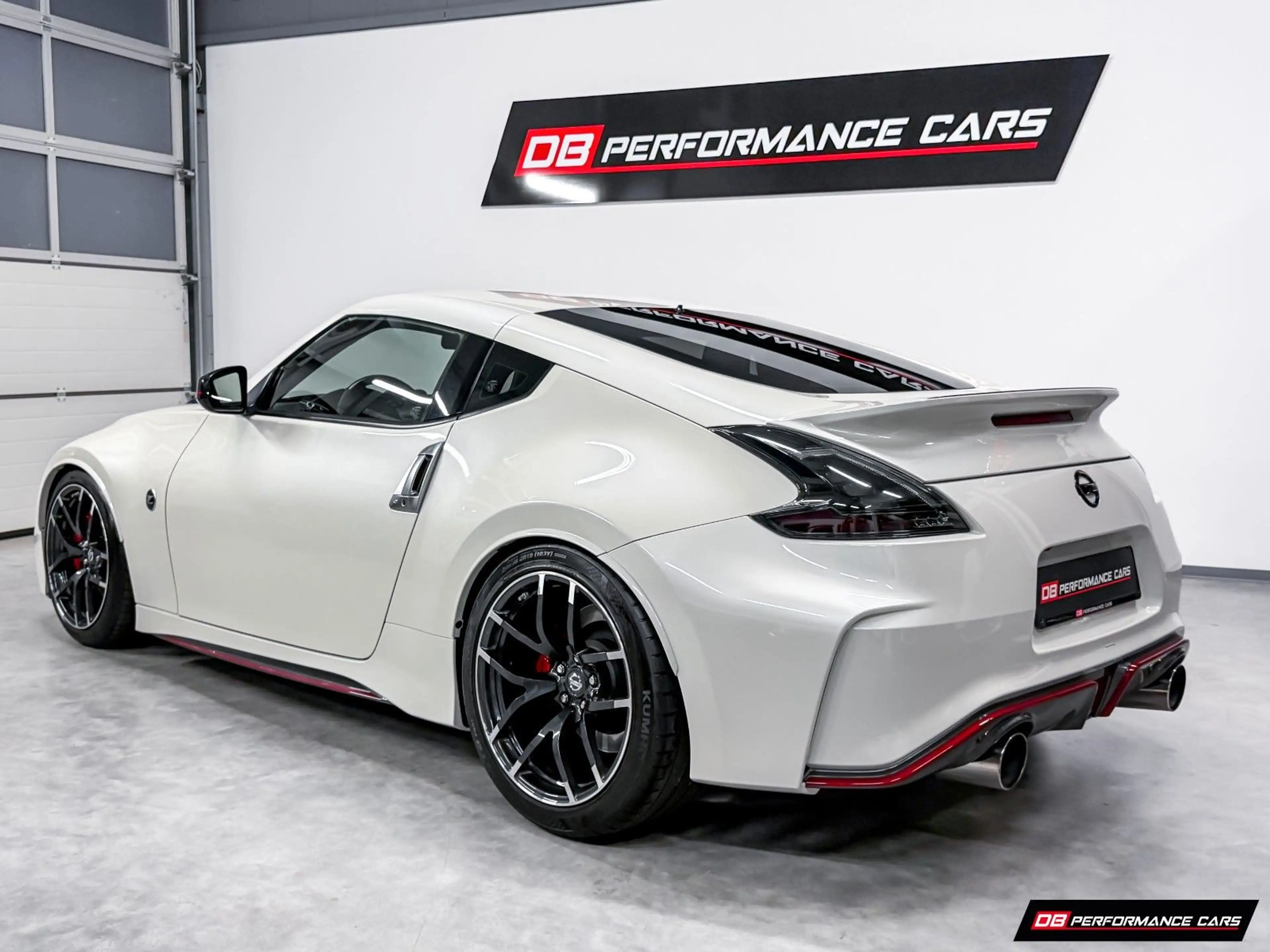 Nissan 370Z NISMO, Handschalter, tolle Upgrades — photo 8