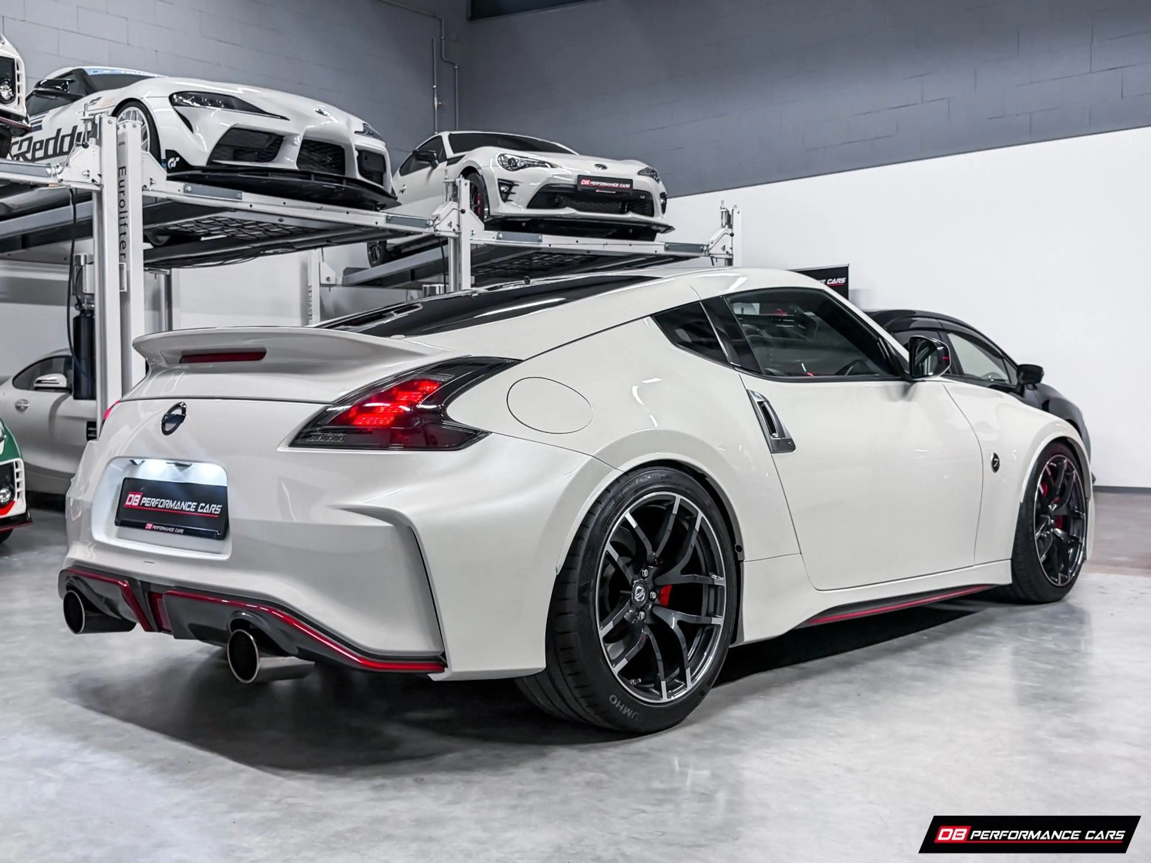 Nissan 370Z NISMO, Handschalter, tolle Upgrades — photo 4