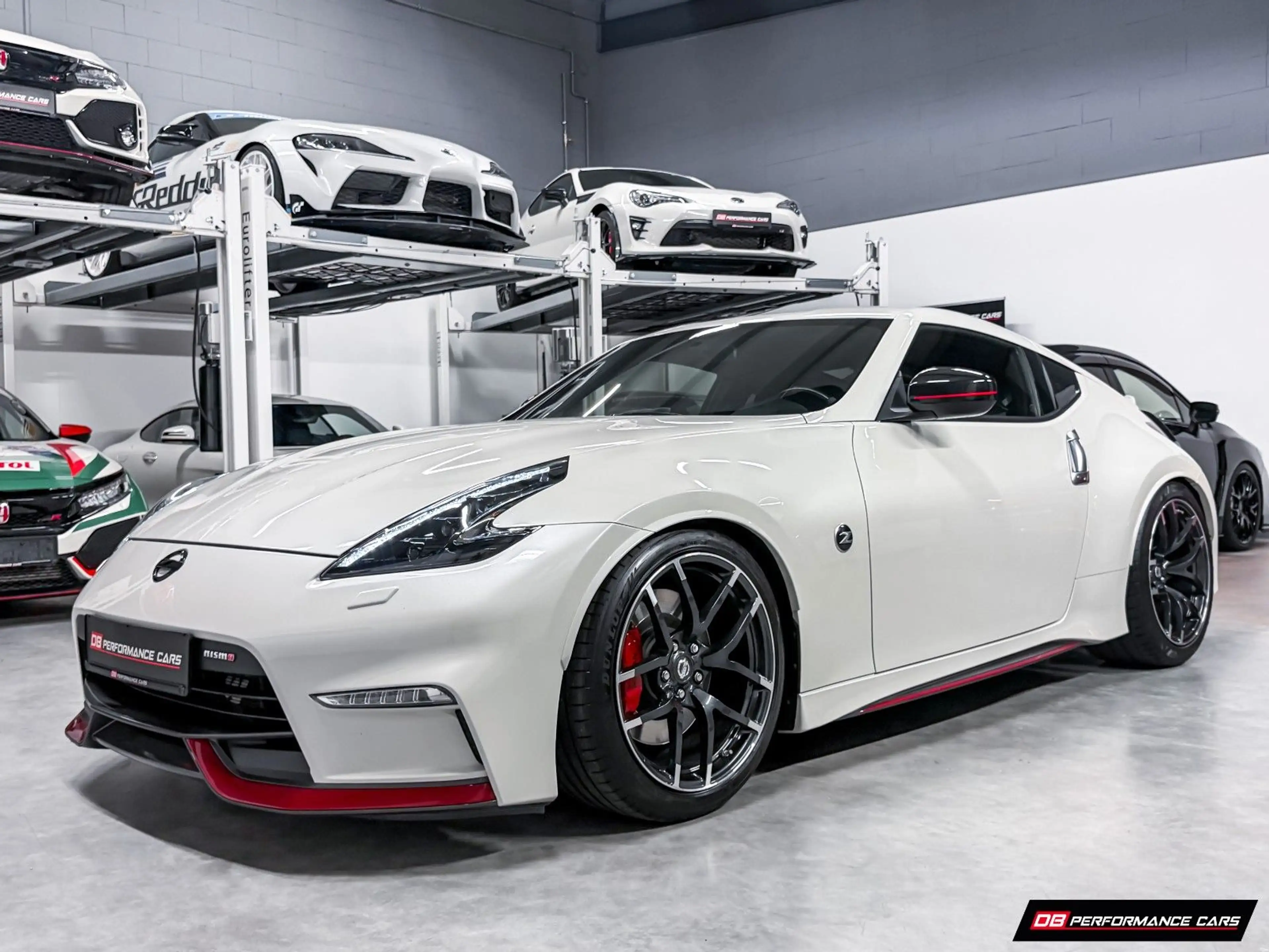 Nissan 370Z NISMO, Handschalter, tolle Upgrades — photo 11